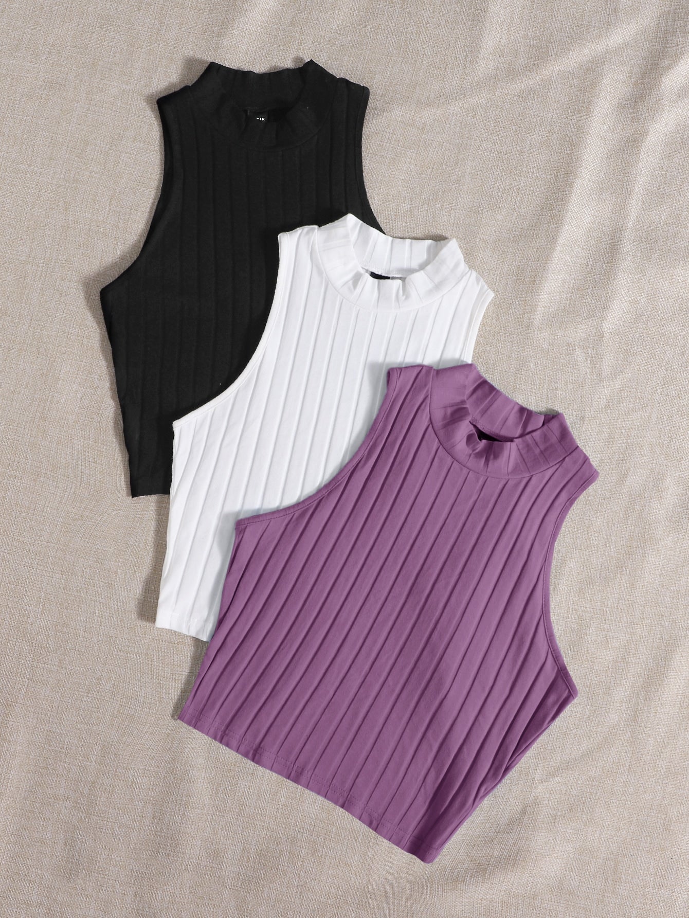 ملابس صيفية مكونة من 4 قطع من القمصان بدون أكمام ذات رقبة وهمية ومضلعة