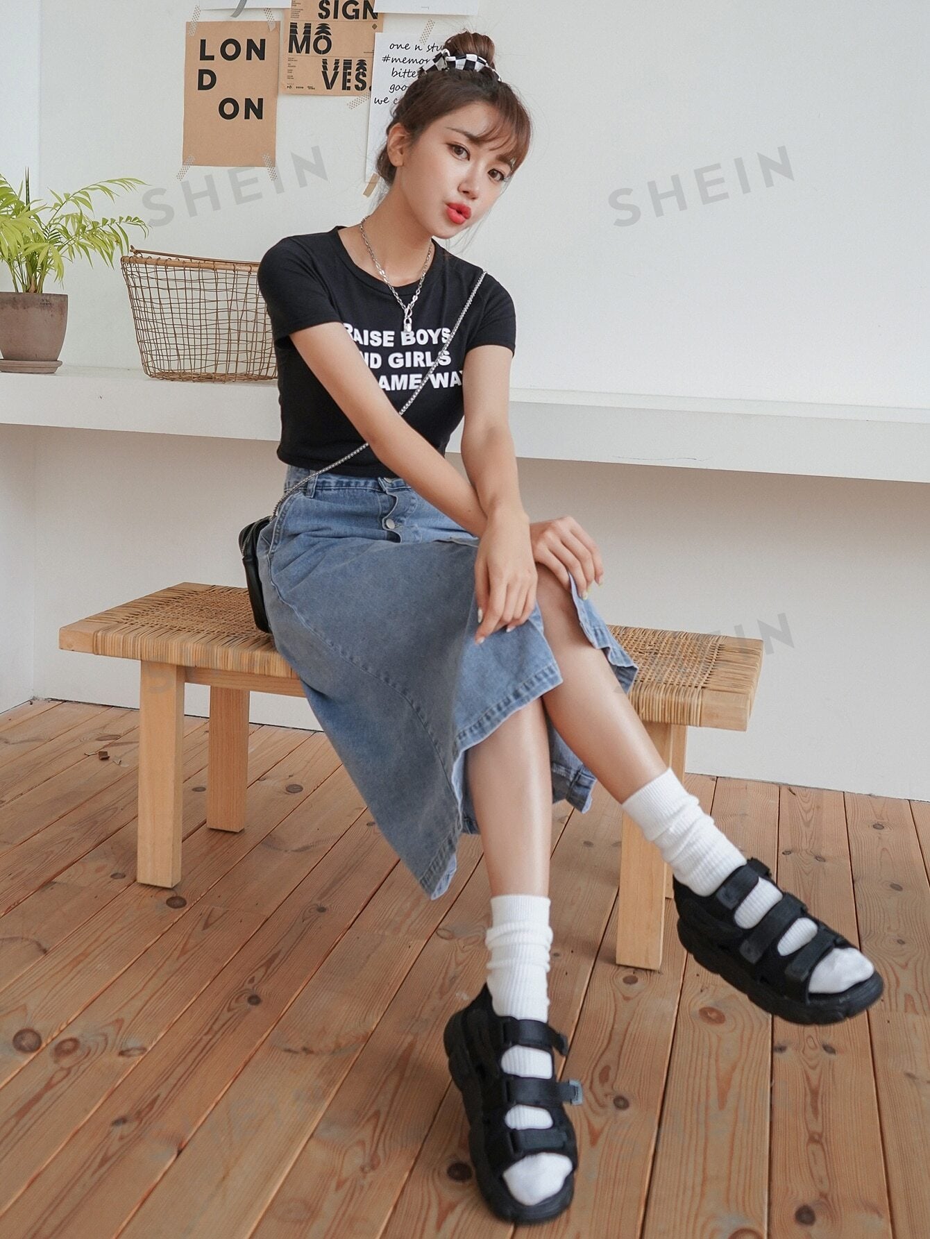 تنورة جينز ذات خصر عالي مع أزرار في الأمام