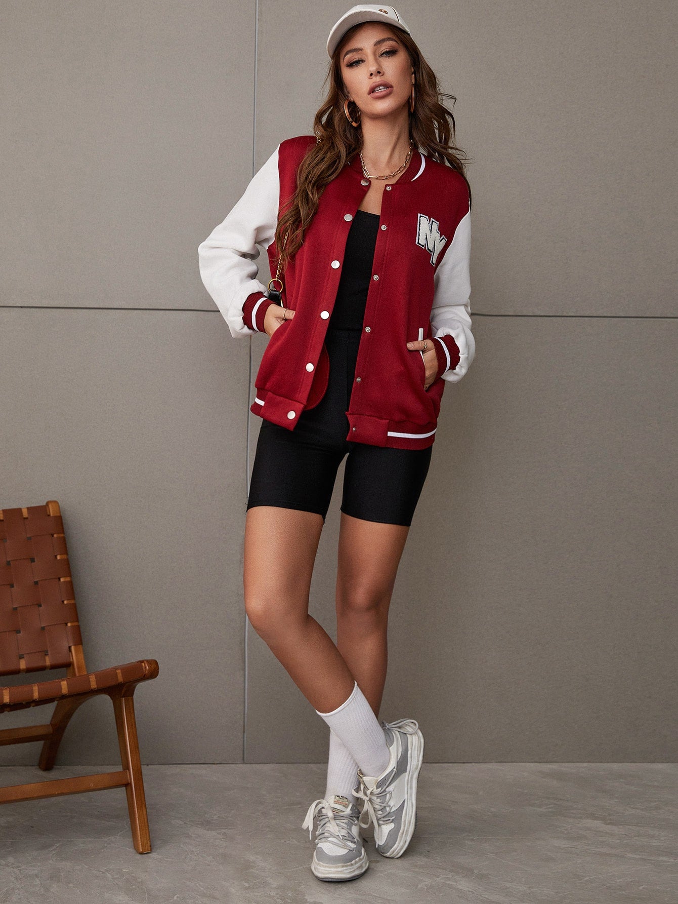 سترة الكلية تفاصيل مربع بعبارة لونين