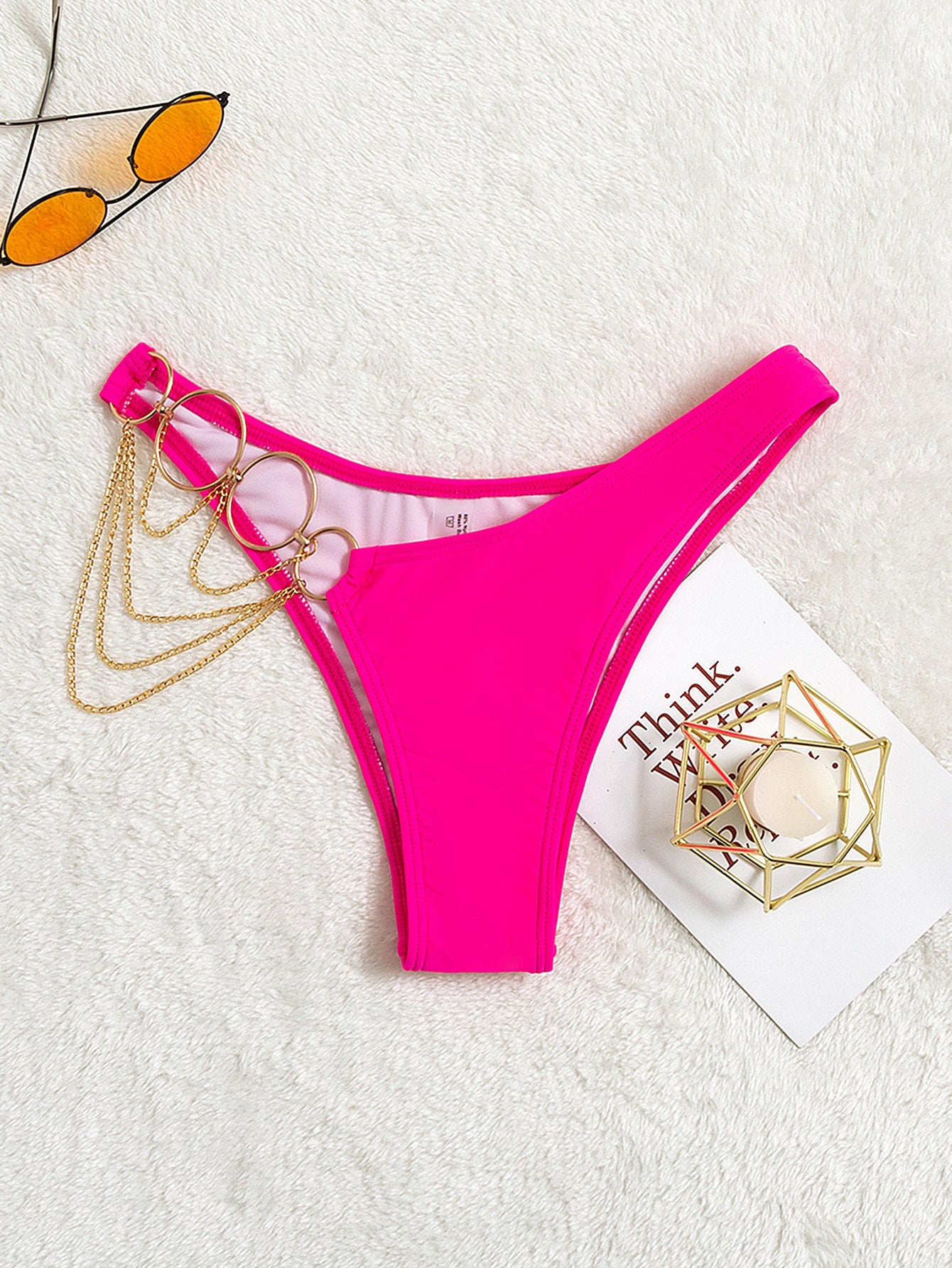 سروال بيكيني متصل بحلقة قص عالي