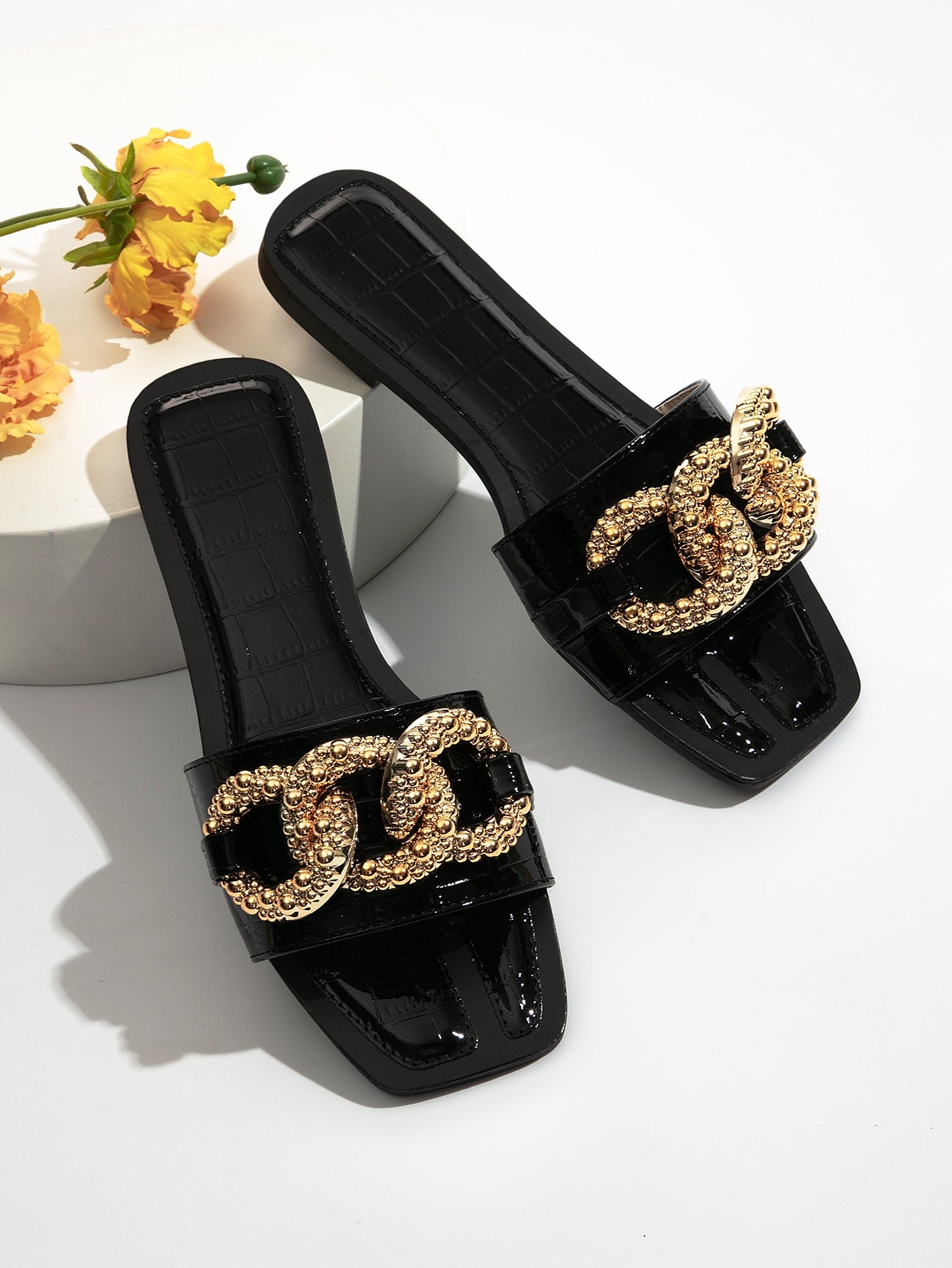 صنادل مسطحة نسائية