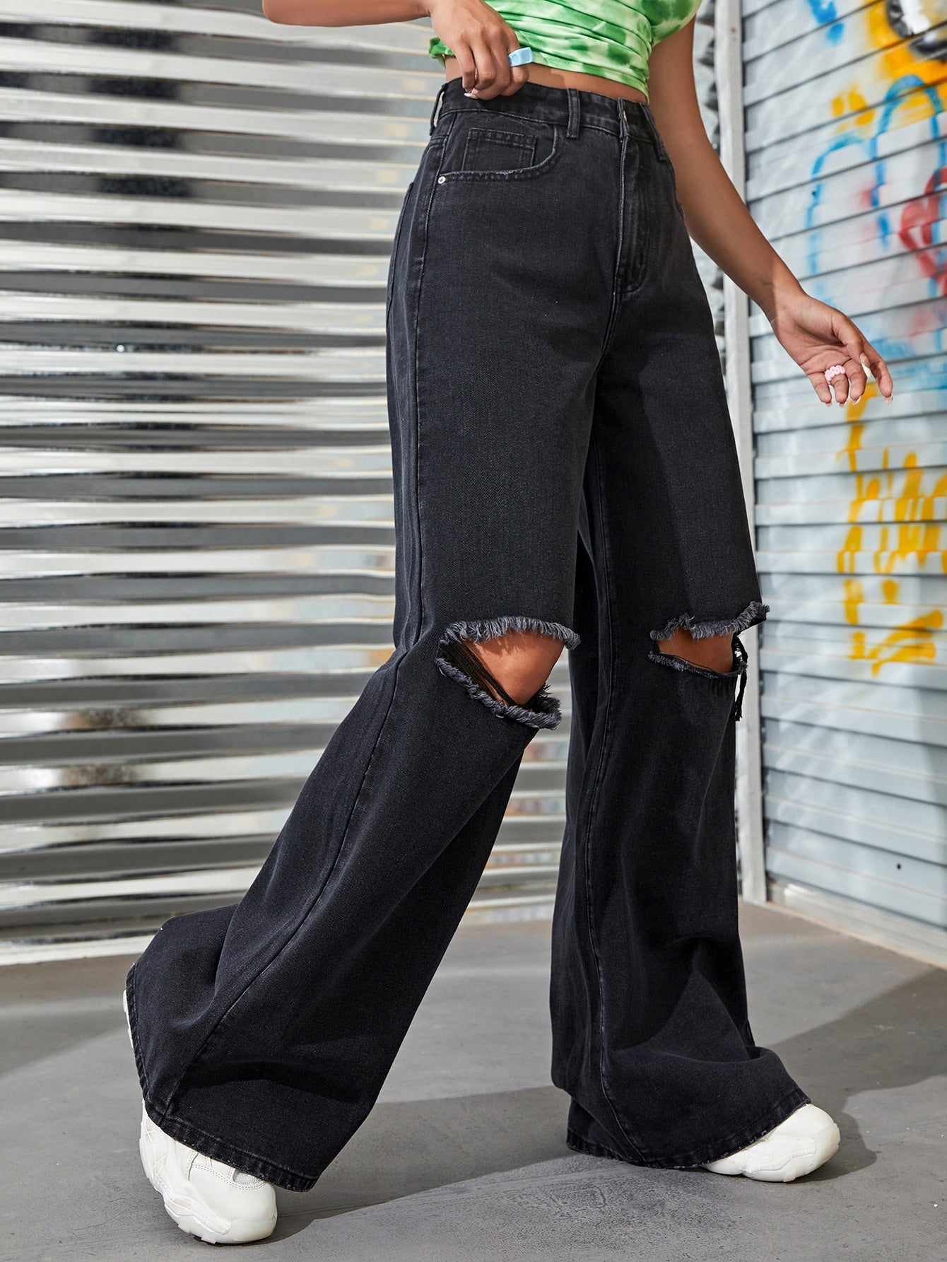 بنطلون جينز بساق عريض ممزق