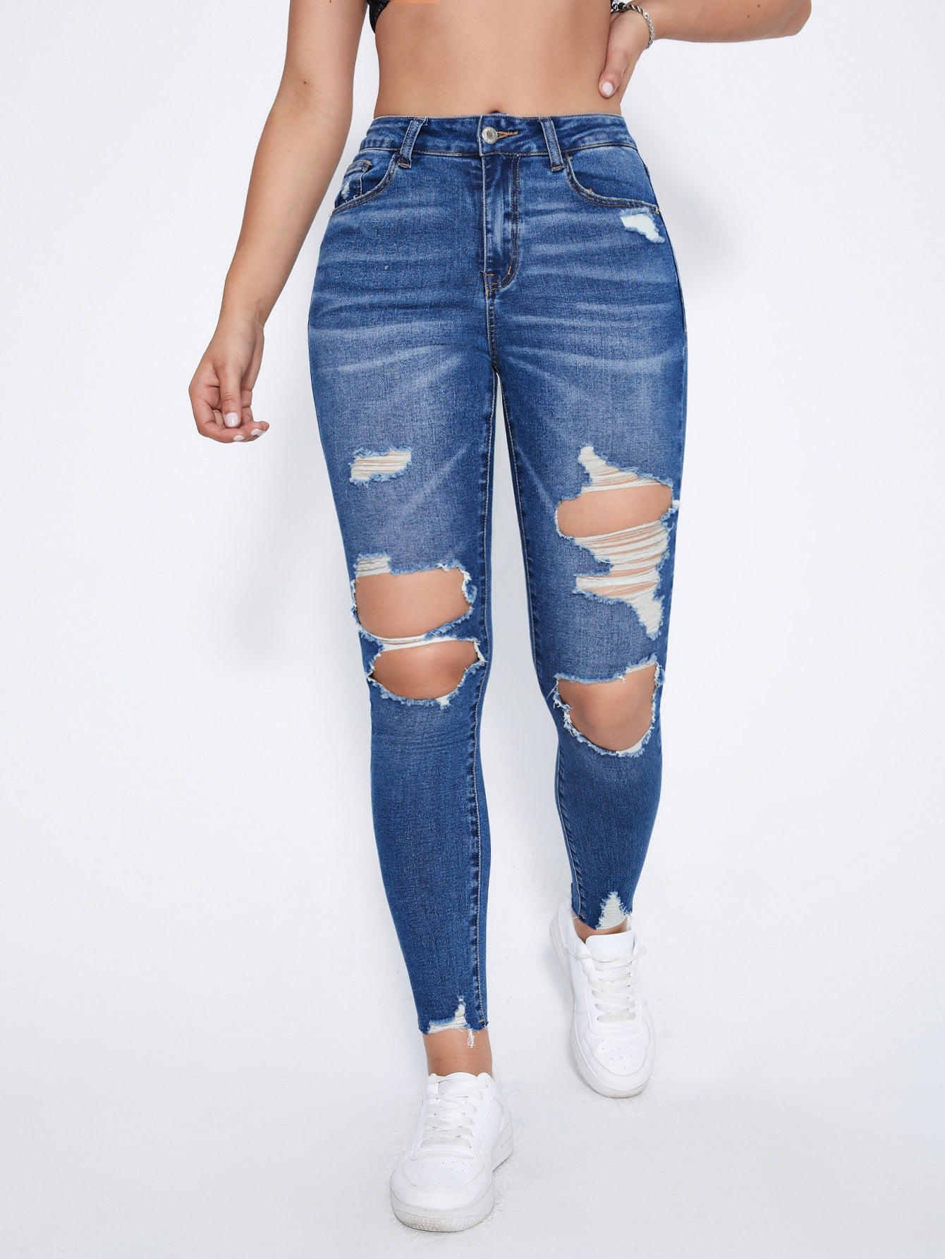 بنطلون جينز نحيل قص مجوف ممزق بحافة مهتري الحواف