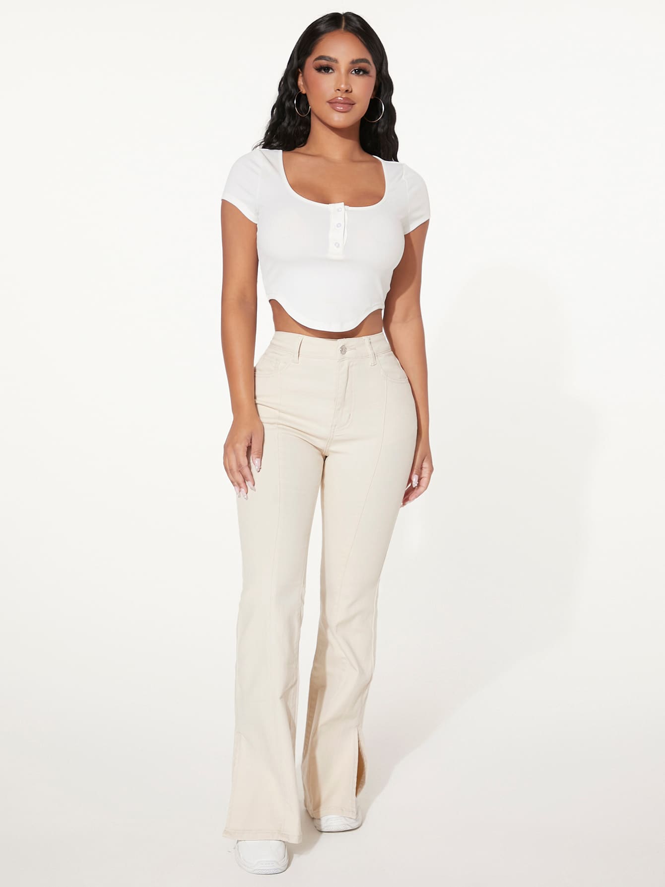 بنطلون جينز واسع من الاسفل بحافة شق