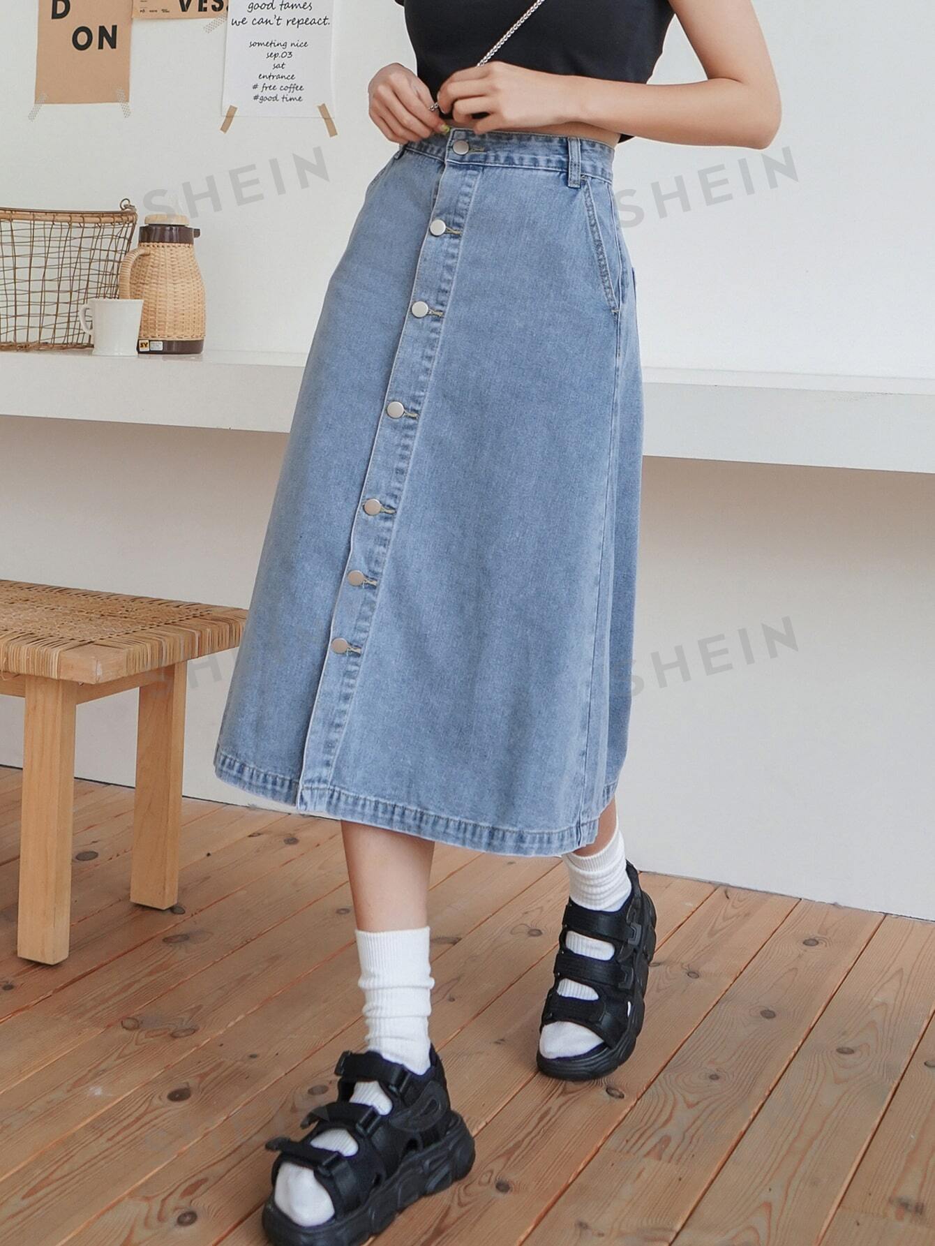 تنورة جينز ذات خصر عالي مع أزرار في الأمام