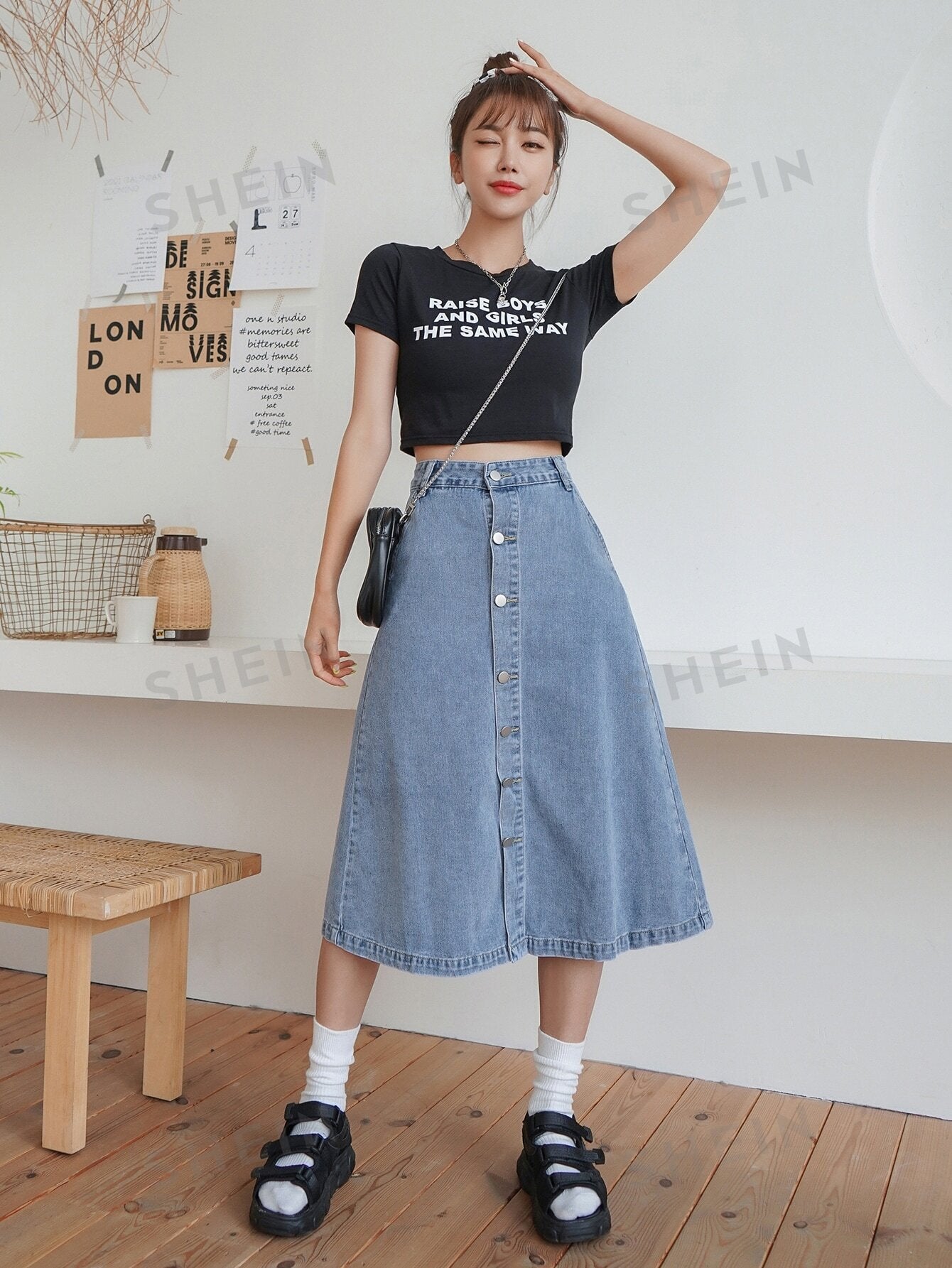 تنورة جينز ذات خصر عالي مع أزرار في الأمام