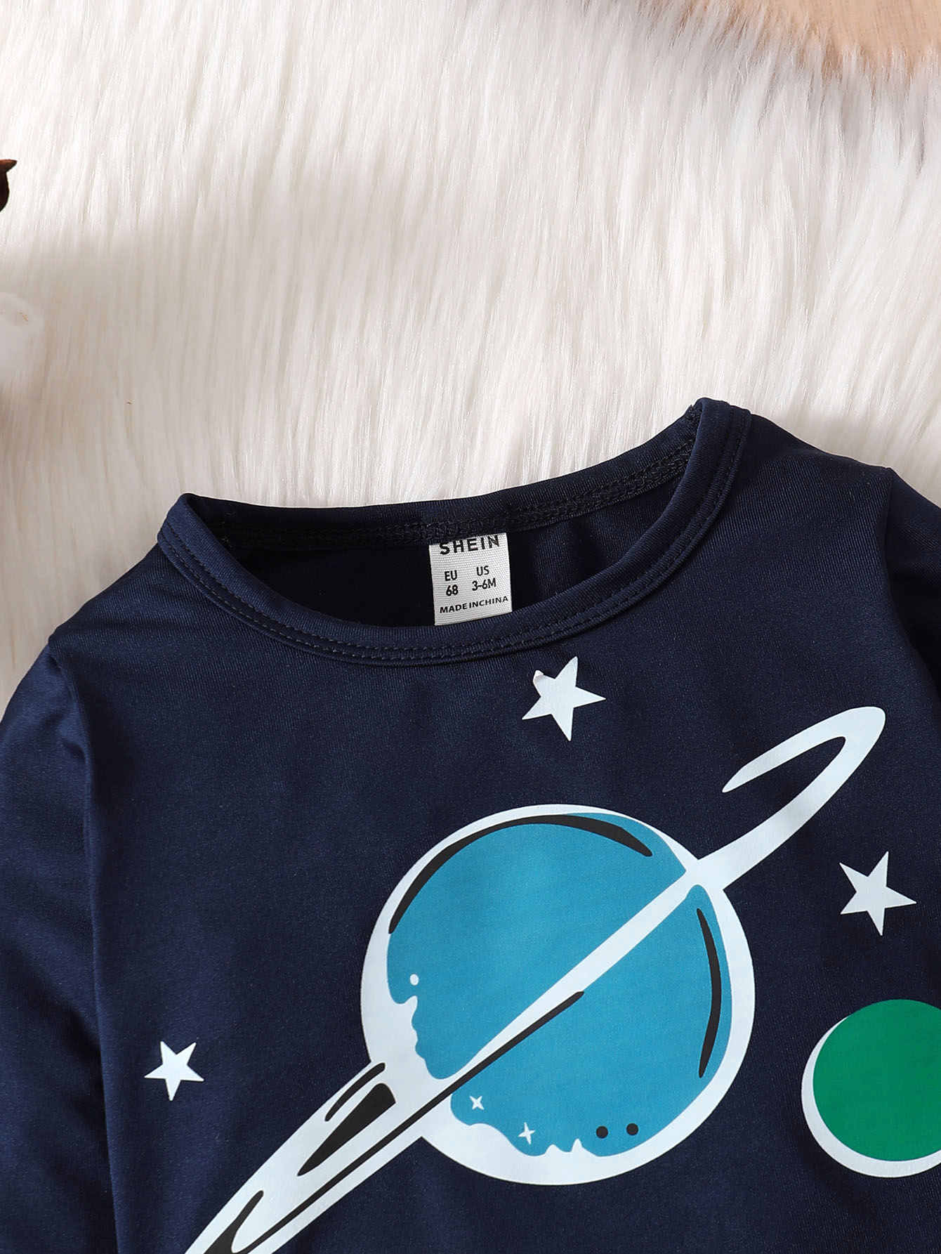 تي شيرت بطبعة بيبي بلانيت