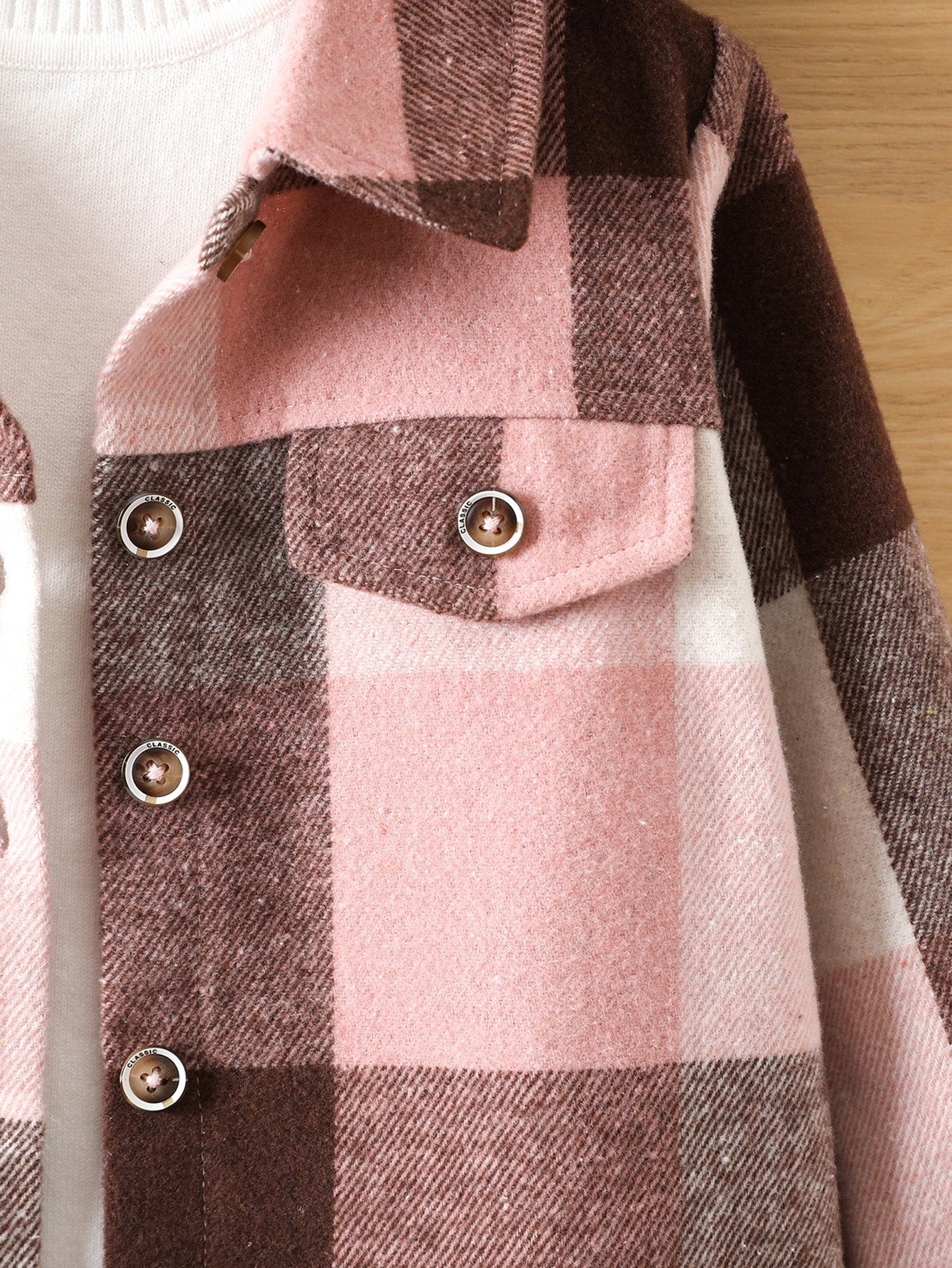 معطف مربعات ملونة بتفاصيل رفرف قطعة واحدة للبنات الصغار