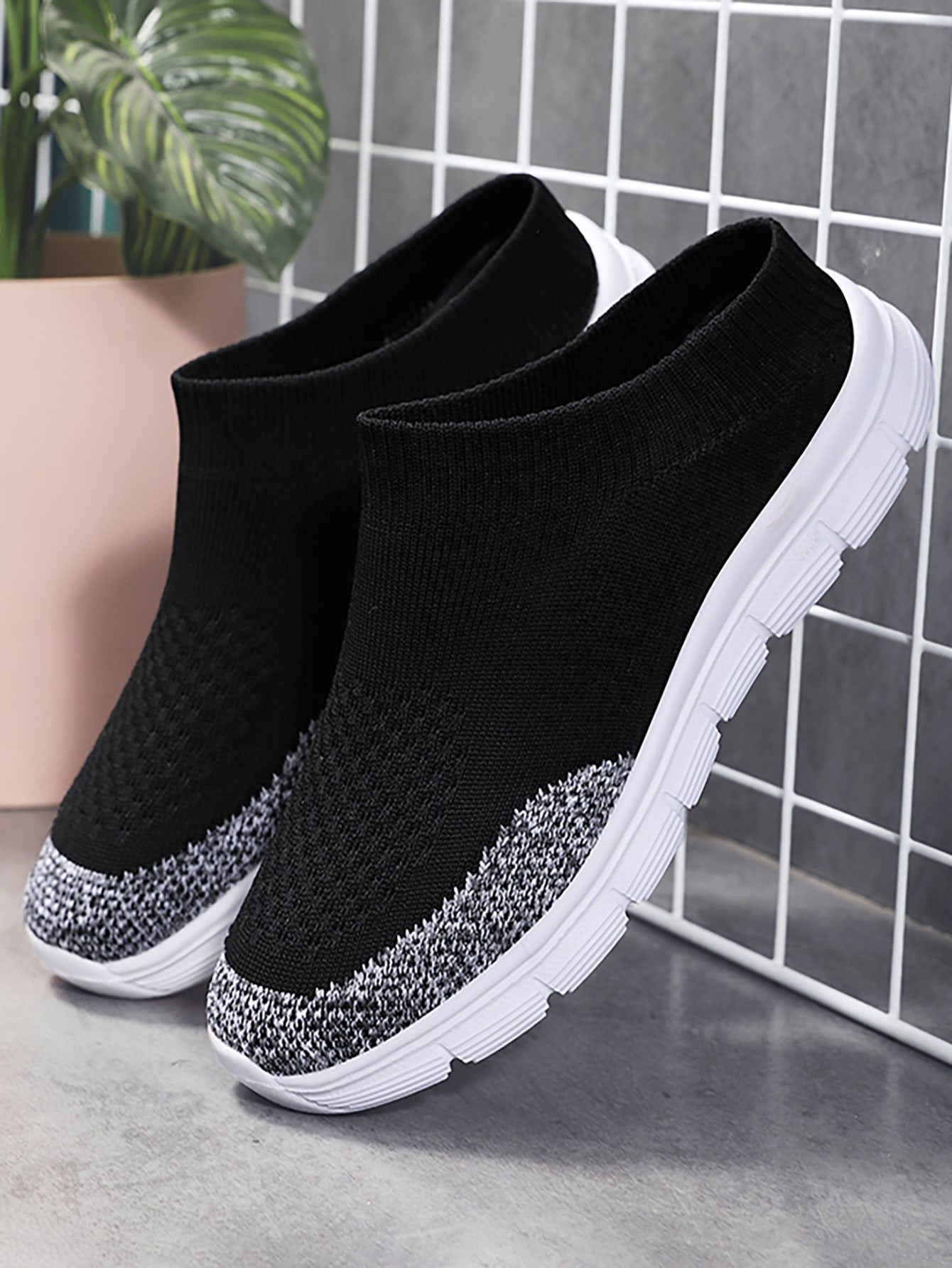 حذاء سنيكرز متعدد الألوان وبكعب إسطواني مخصر.