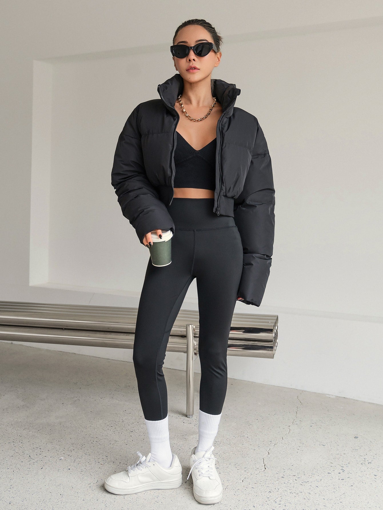 معطف سميك بأكمام منسدلة وسحاب وجيوب