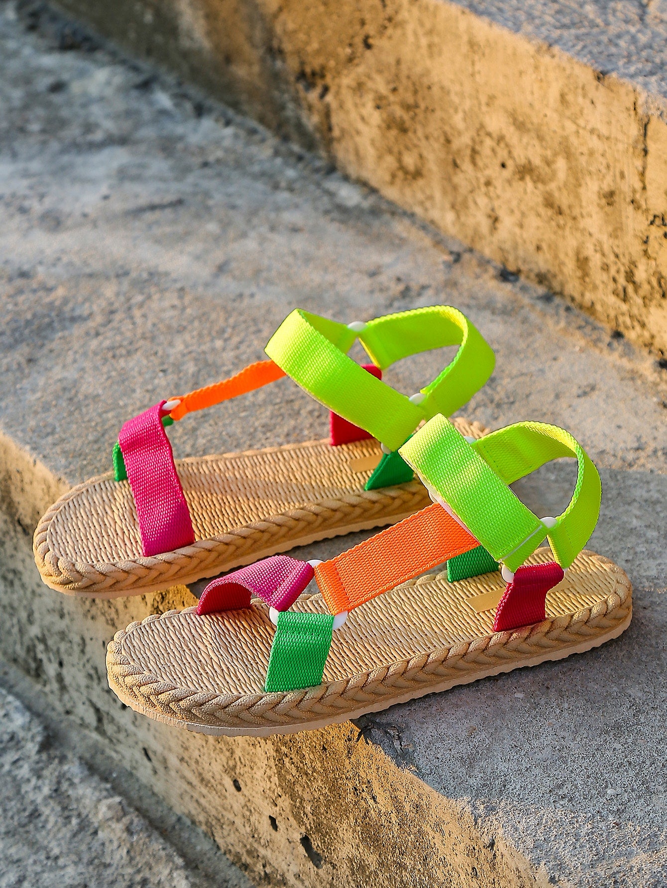 صنادل إسبادريل للنساء ذات لون بلوك نعل رباط للكاحل وصنادل مريحة من القماش الملون