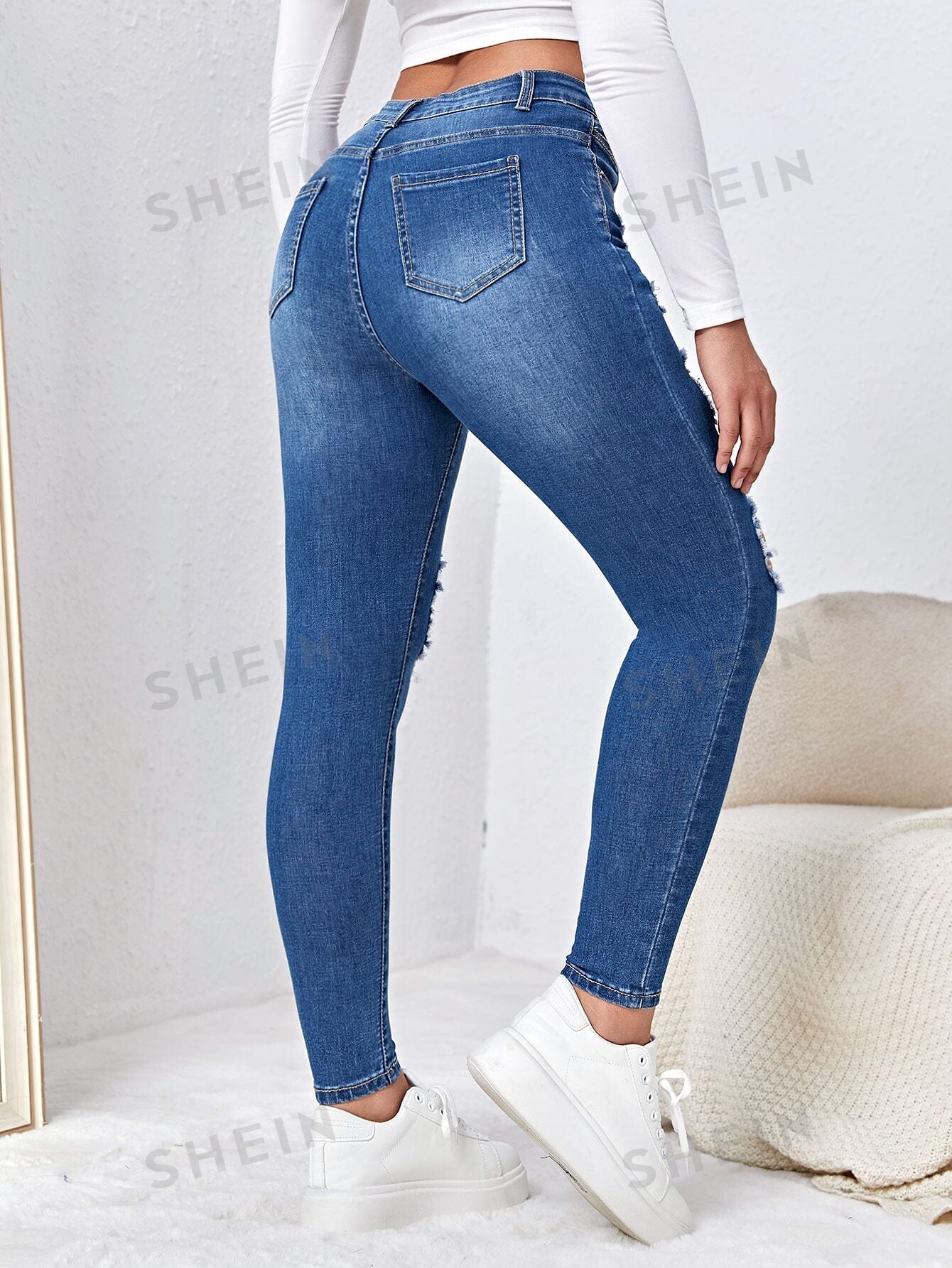 بنطلون جينز نحيل ممزق قص مجوف