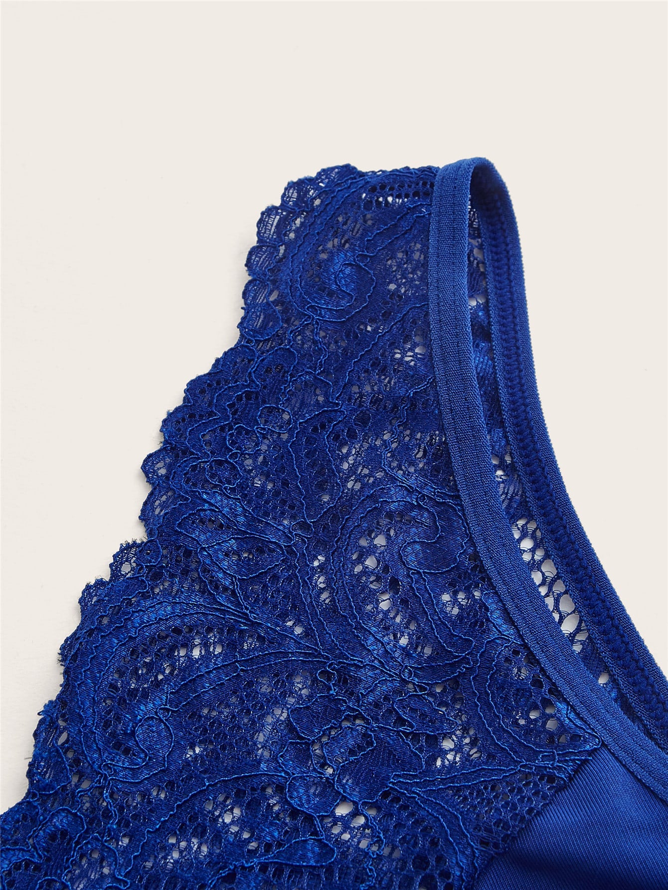 صدرية بدون صلب مع حمالة صدر مقاس كبير