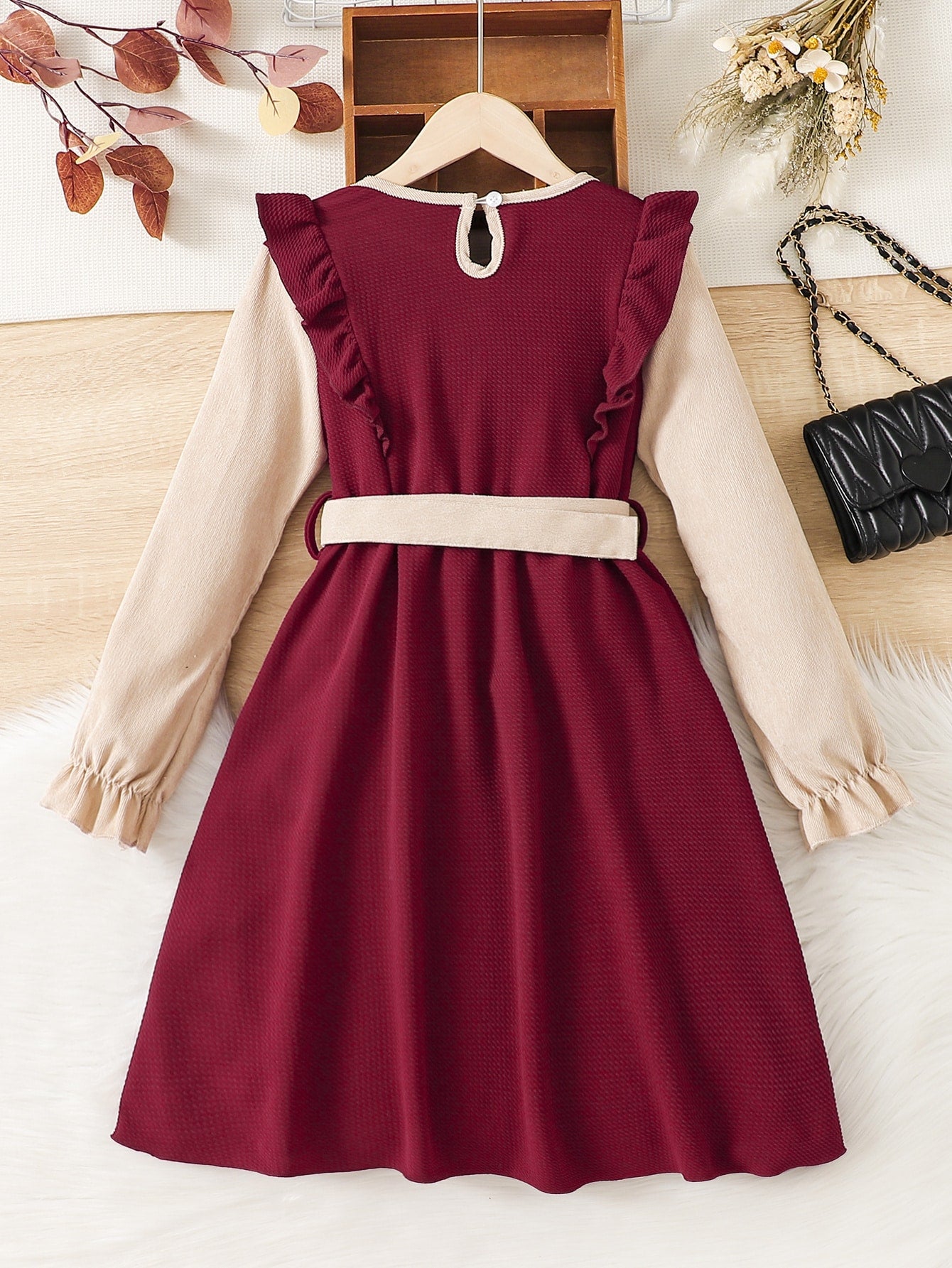 فستان بناتي ذو أكمام واسعة ومكشكش