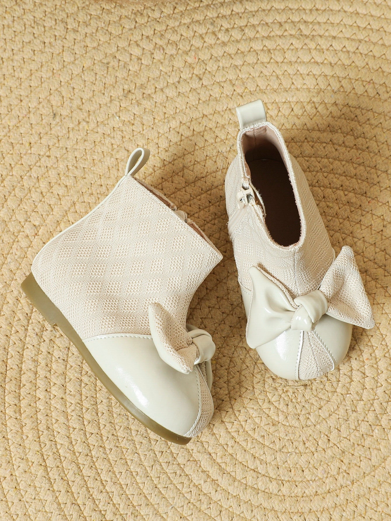 جزمة برقبة طويلة مزخرف بعقدة الفراشة سحاب جانبي بنات