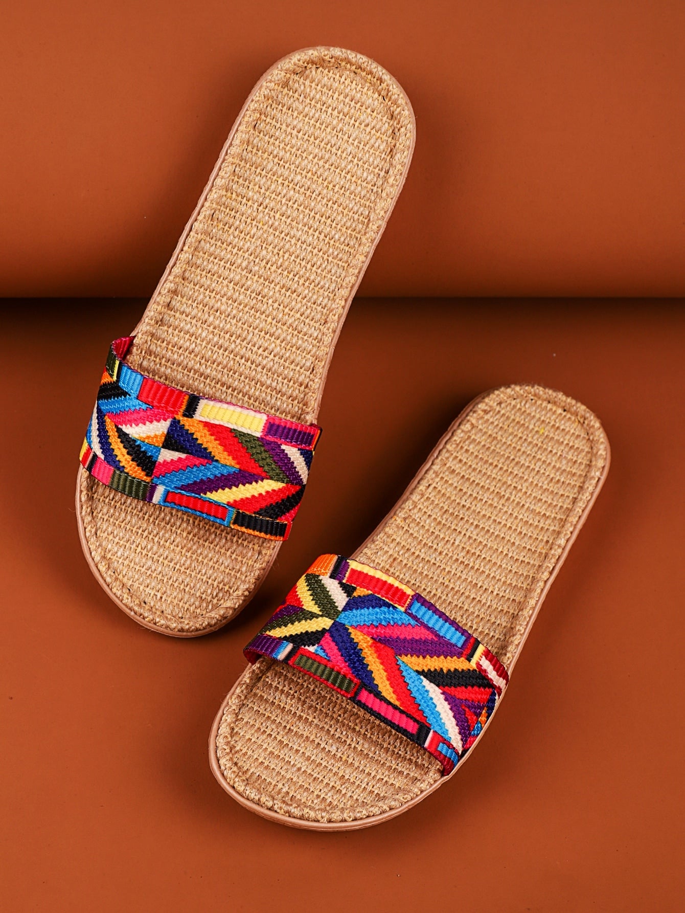 شبشب برباط واحد ألوان متجانسة