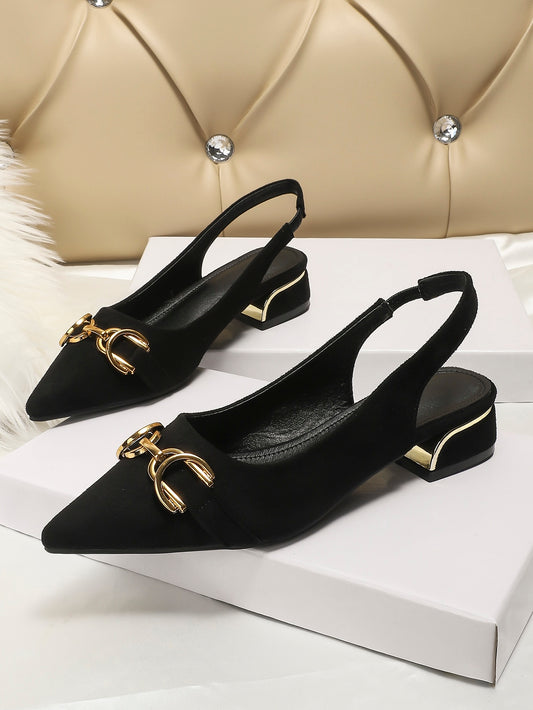 زوج أحذية الكعب السميك النقطية مزين بأزرار للسيدات