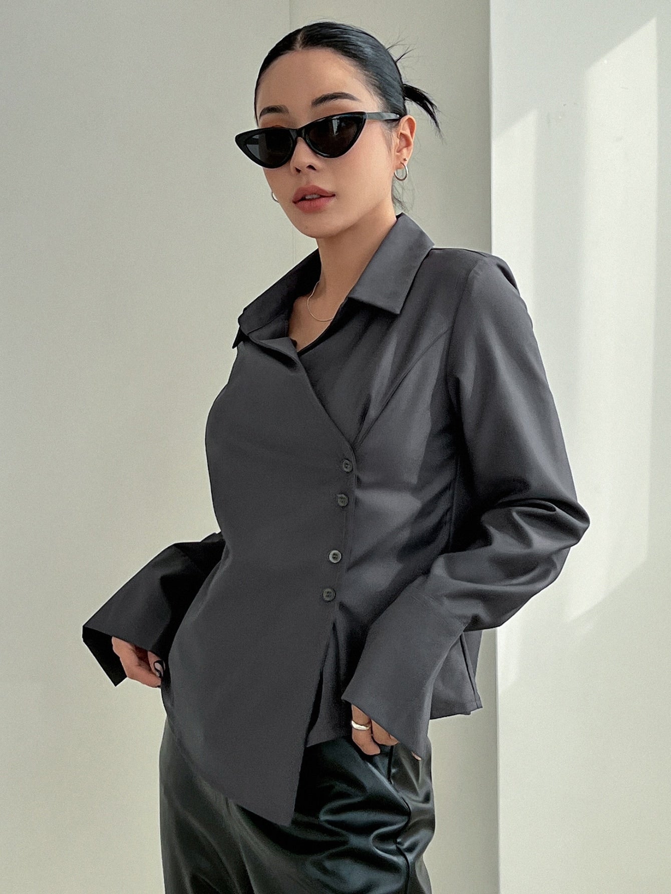 قميص أمامي بأزرار