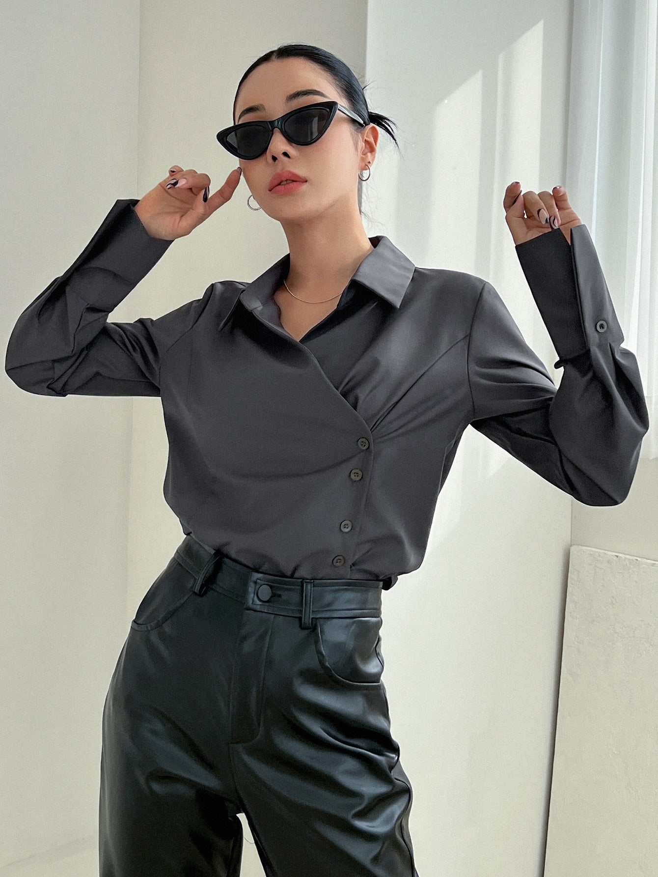 قميص أمامي بأزرار