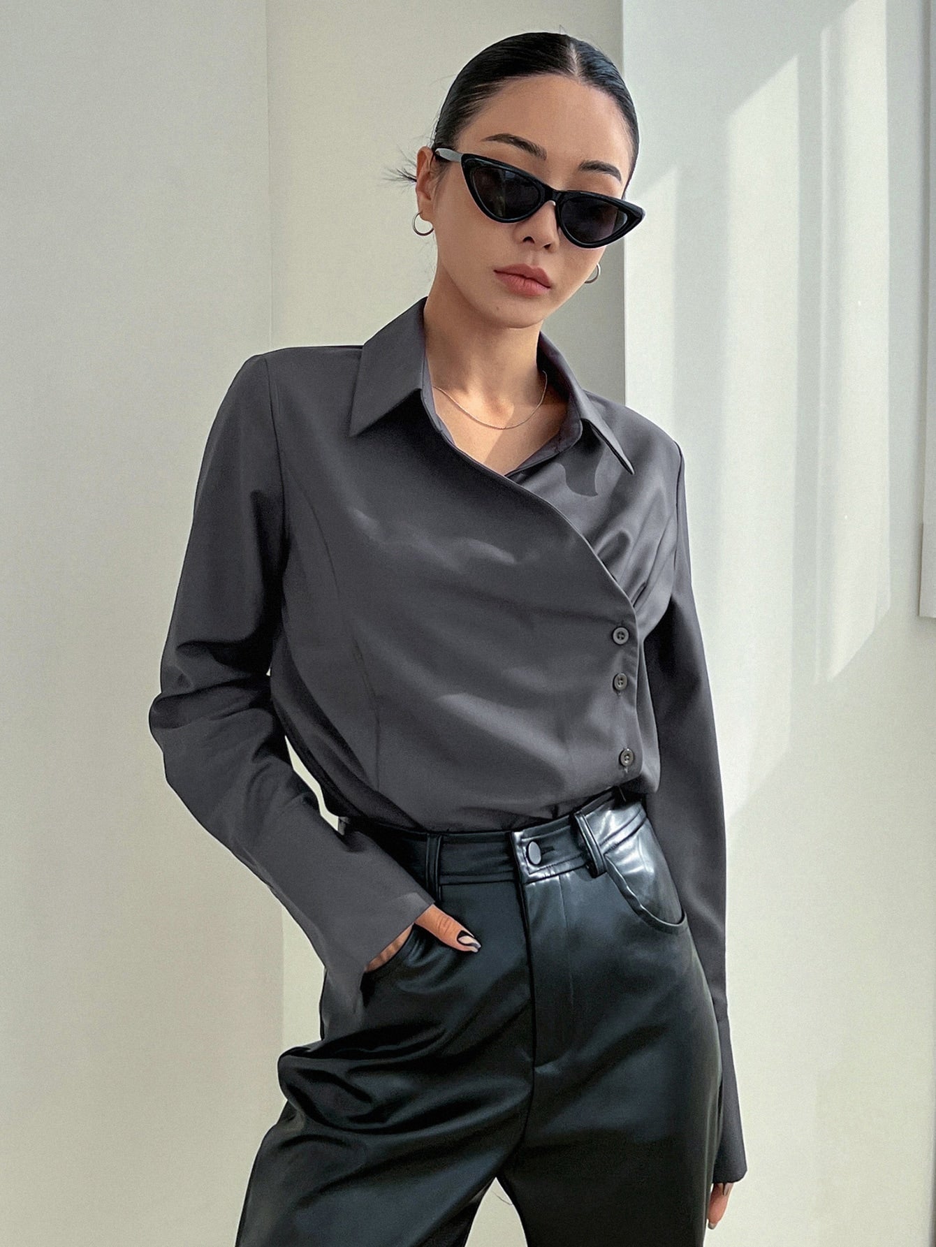 قميص أمامي بأزرار