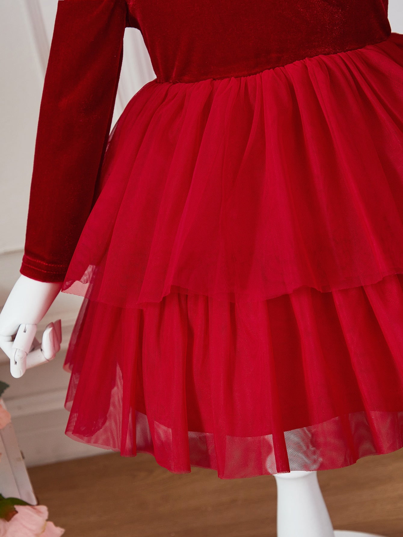 فستان مقلم بكشكش ياقة مربع بحافة طبقات مخملي للاطفال