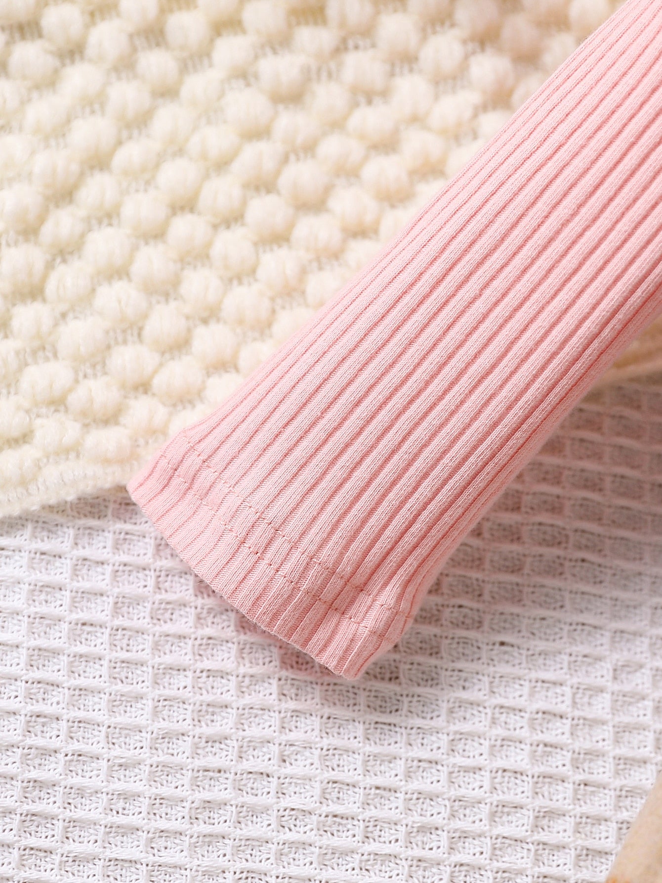 أطقم للأطفال البنات