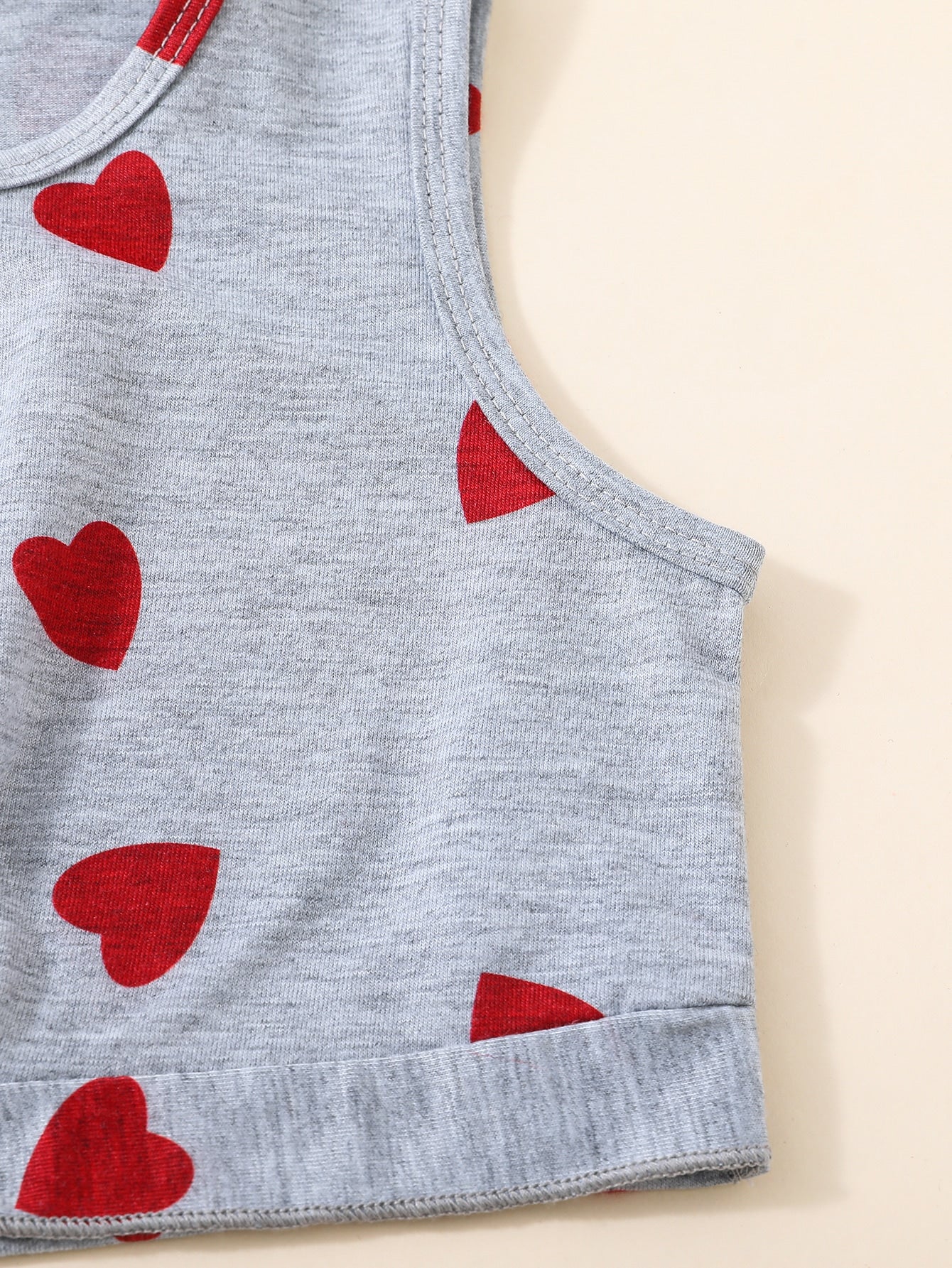 للبنات الصغار لباس علوي تانك بطباعة قلب