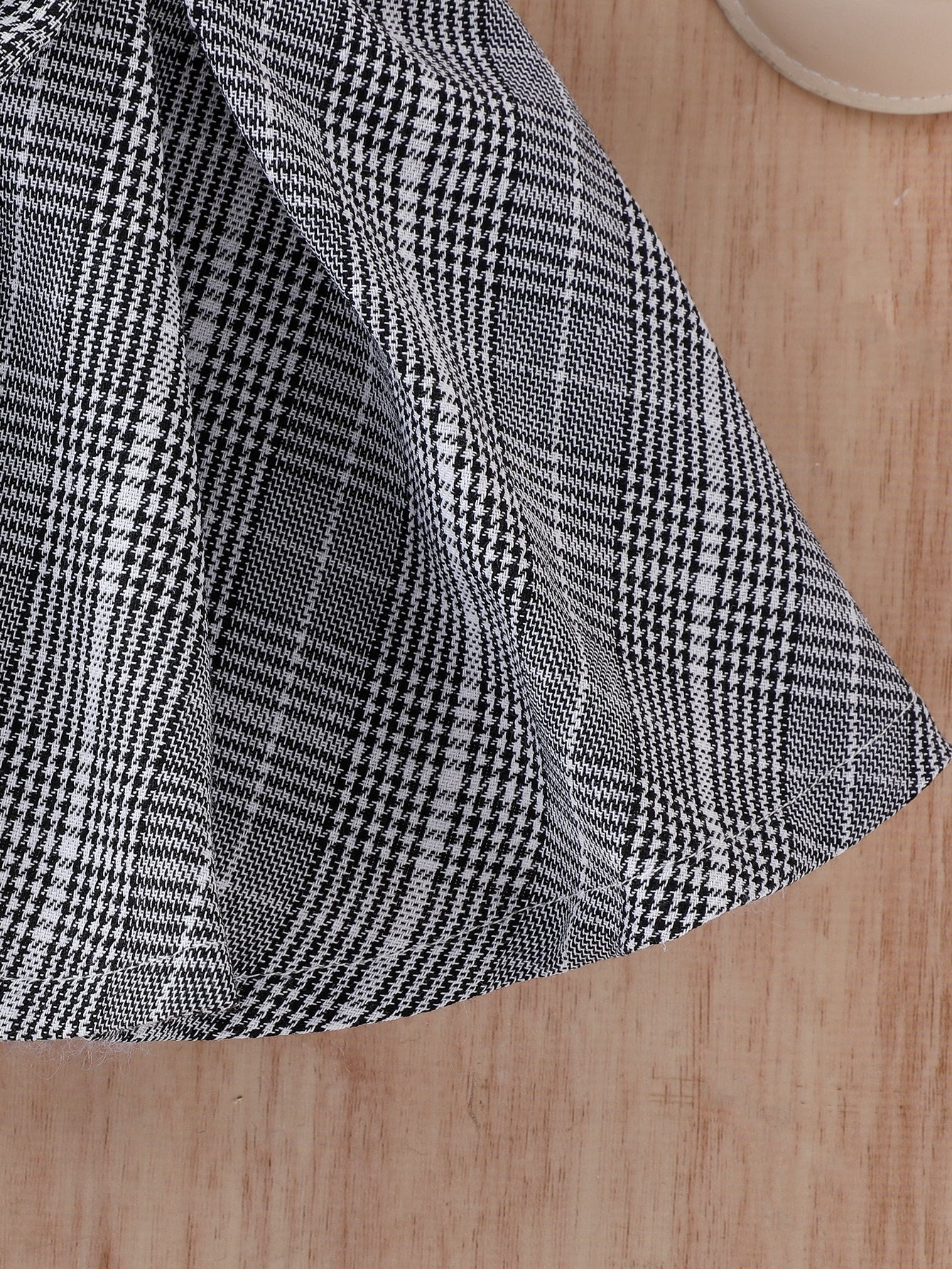 للاطفال كتف مكشوف تي شيرت و مربعات ملونة عقدة الفراشة أمامية تنورة