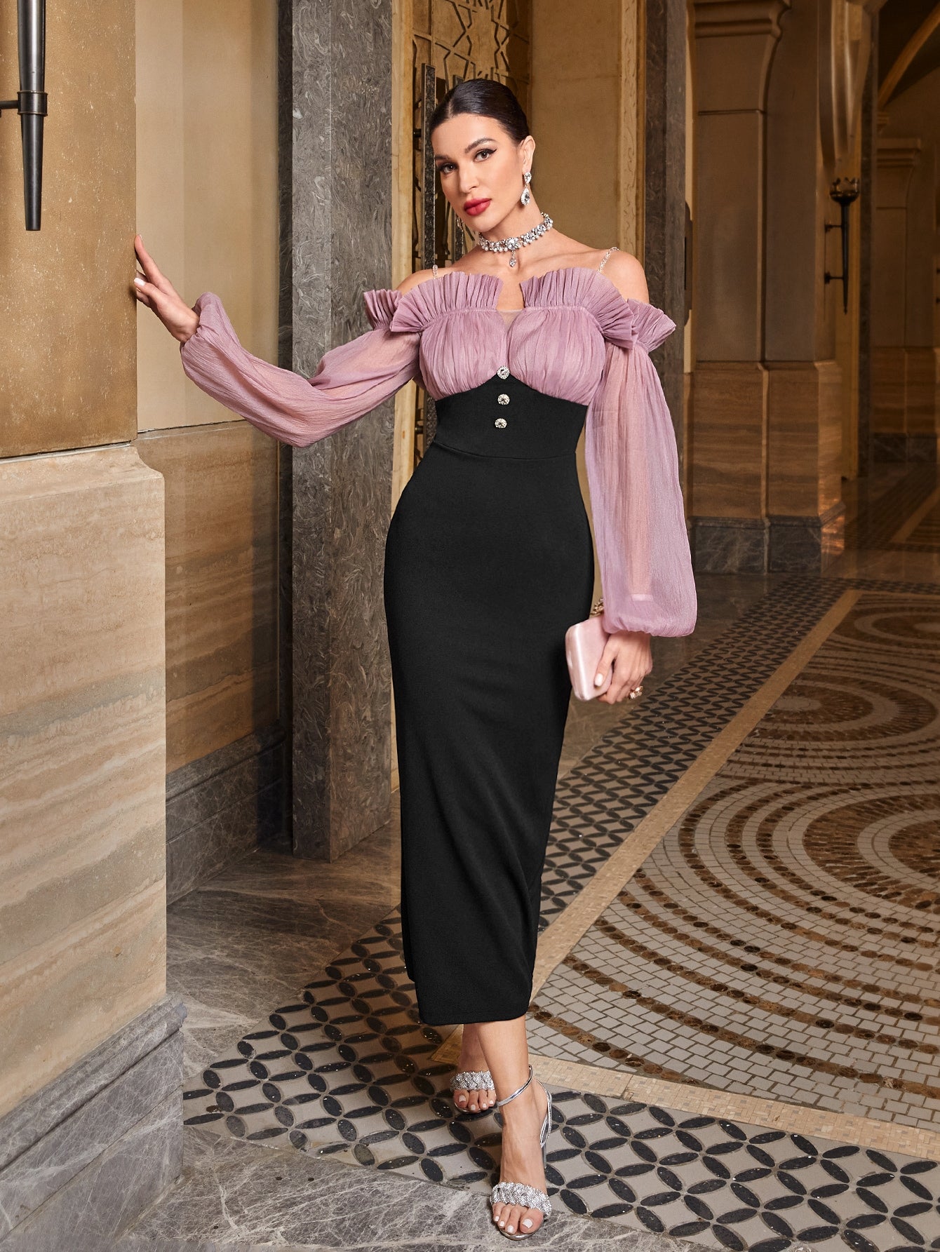 فستان لونين مكشوف الكتف مقلم بكشكش أكمام فانوس شق خلفي