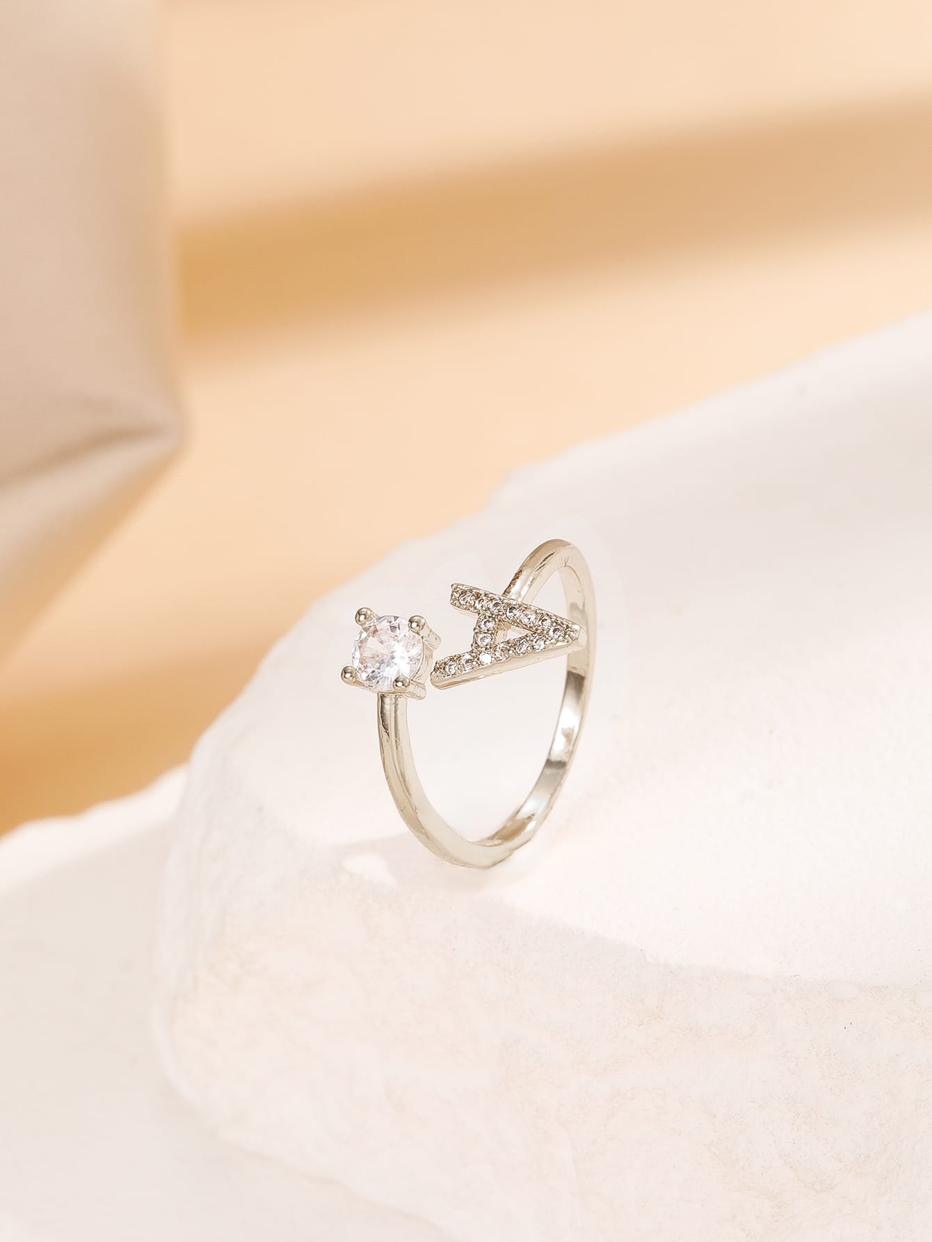 خاتم قلب و بديكور عبارة قطعة واحدة