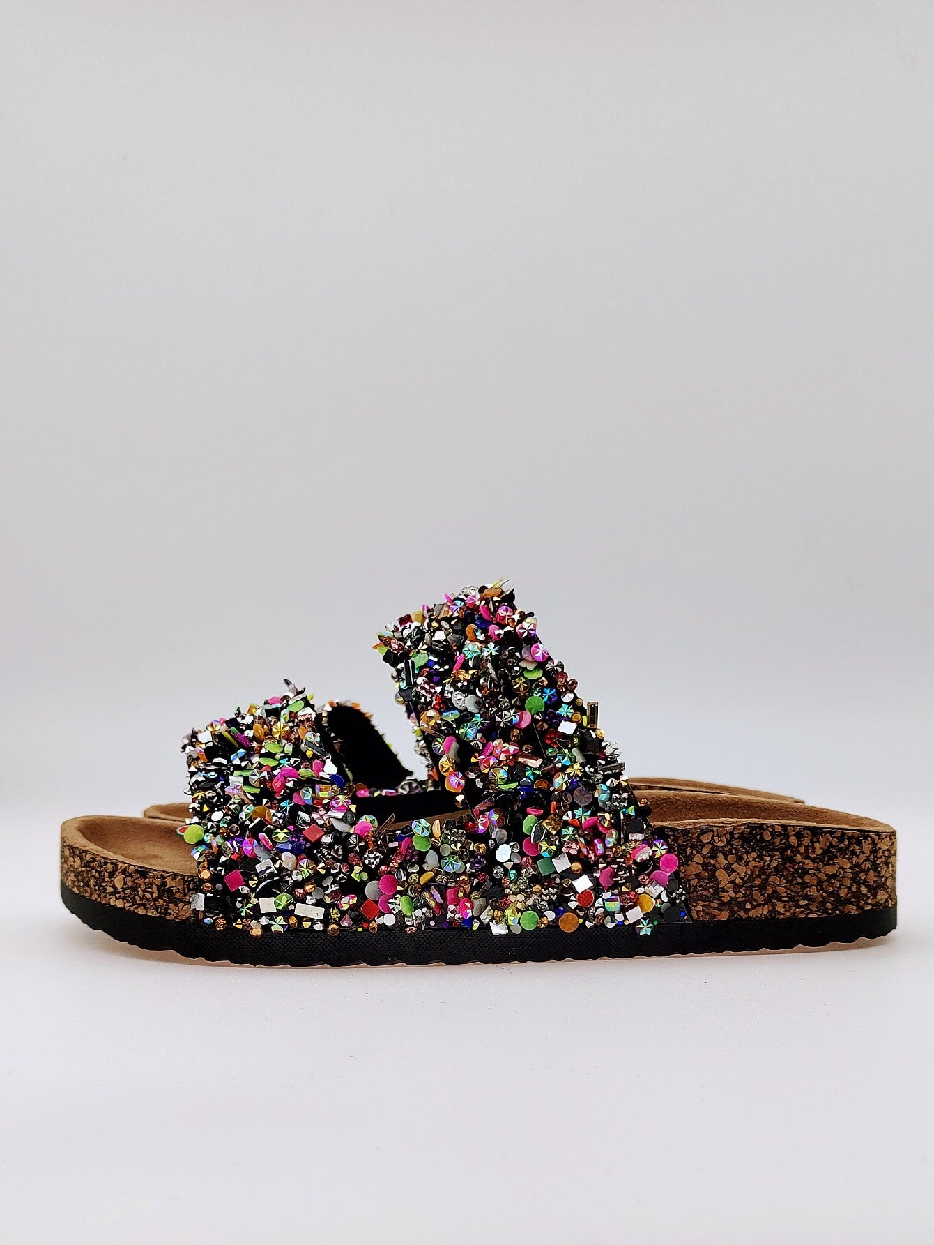 النعال المسطحة ذات الشريط الأمامي والخلفي متعدد الألوان للاستخدام المنزلي/الخارجي العادي، النعال ذات الشريطين المضاد للماء ذات ملمس الفلين الجديدة