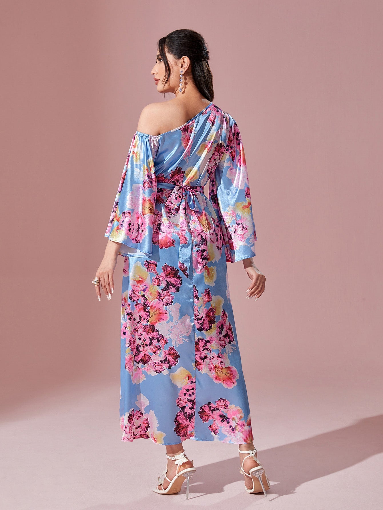 فستان بحزام طباعة الأزهار ياقة غير متماثل