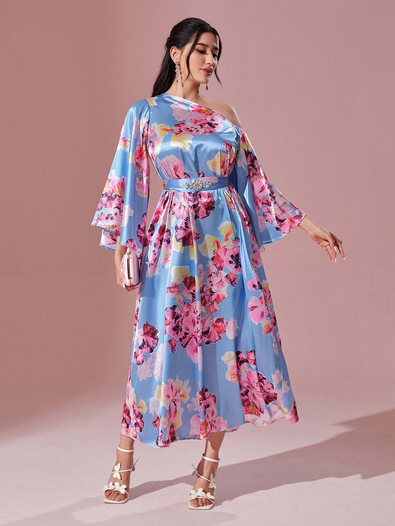 فستان بحزام طباعة الأزهار ياقة غير متماثل