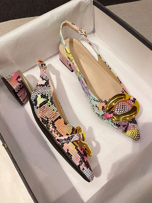 أحذية مسطحة بتطريز جلود الثعبان الاصطناعي بديكور معدني باصابع قدم مدبب مفتوح الوراء جبان خارجي امرأة