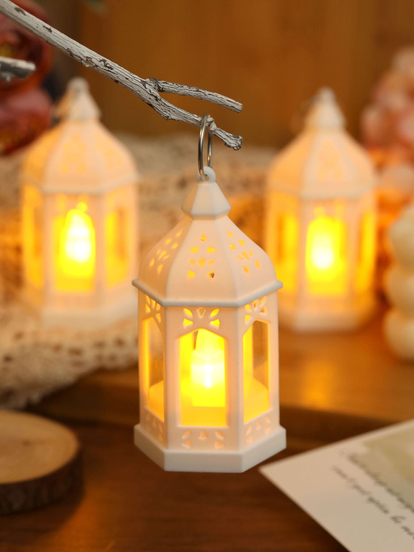 مصباح صغير محمول على شكل فانوس عتيق