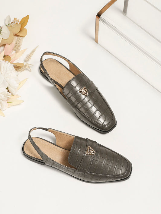 أحذية مسطحة نسائية