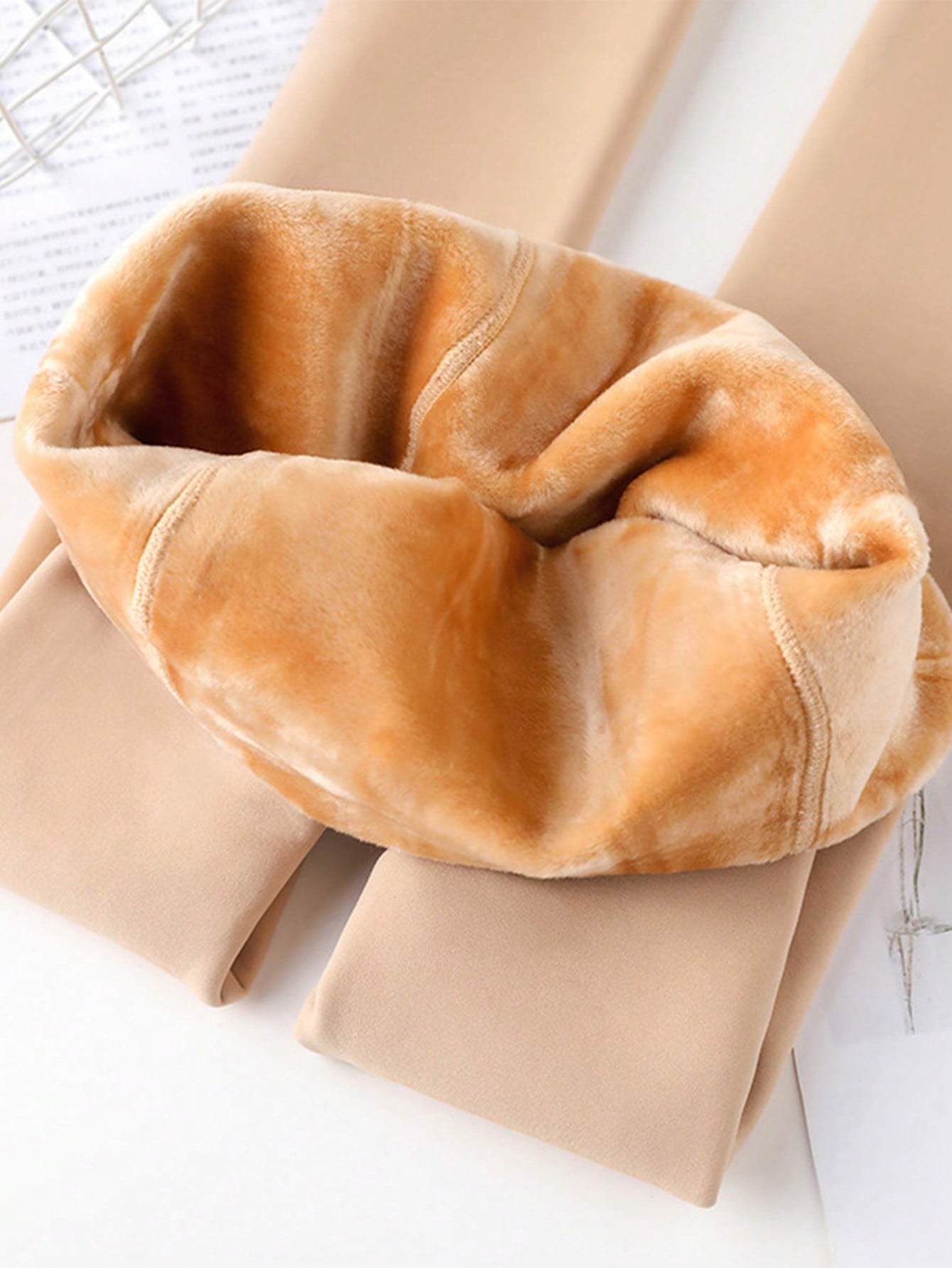 جوارب موحدة اللون زغبي