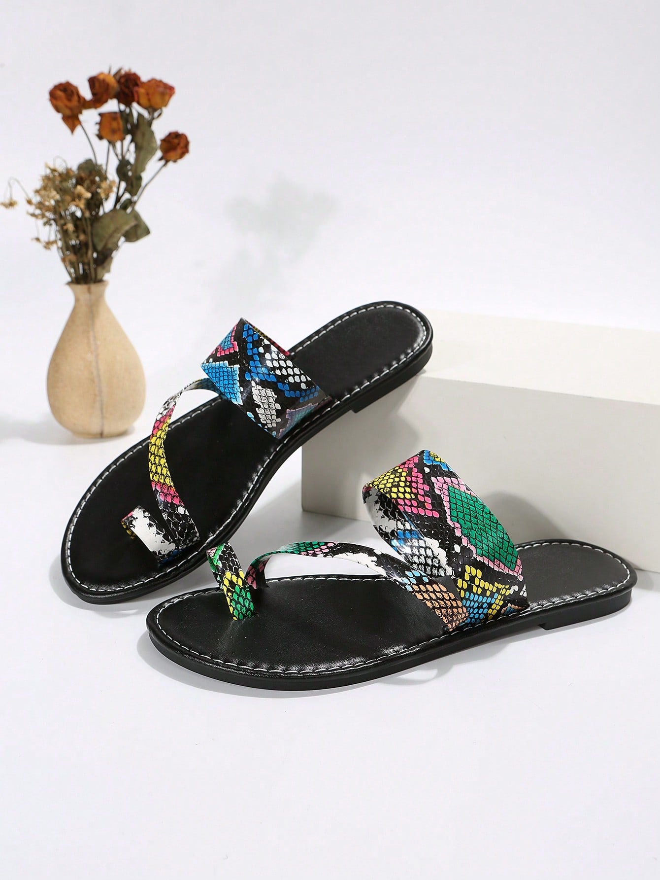 صنادل غير تقليدي للنساء ، صنادل رباط منقوش بجلد الأفعى