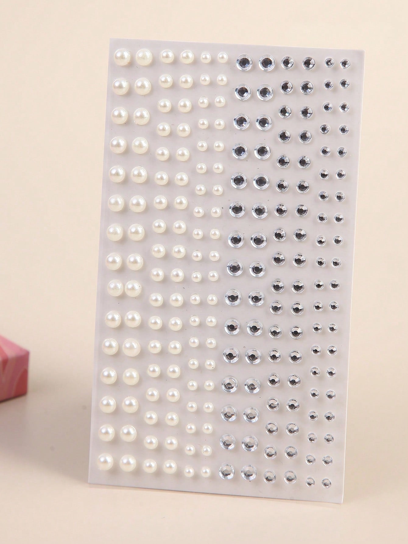 جليتر وجواهر الوجه