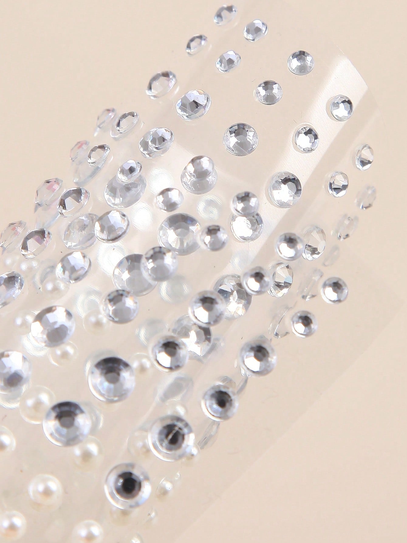 جليتر وجواهر الوجه