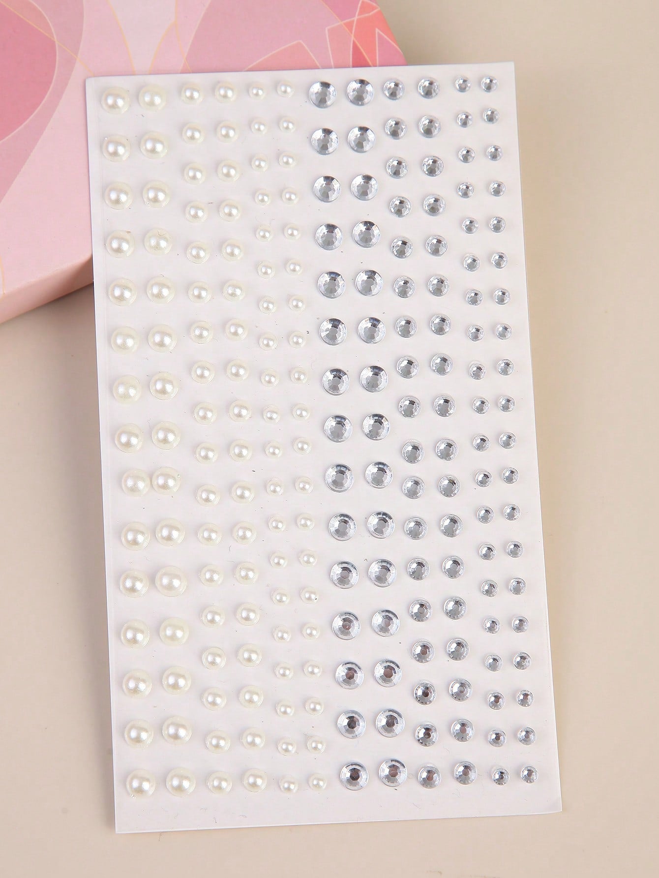 جليتر وجواهر الوجه