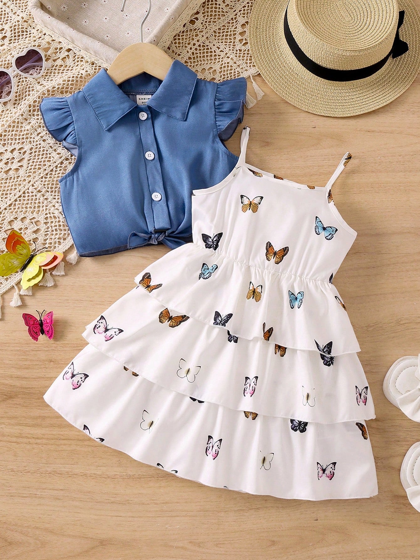 أطقم طفلة صغيرة