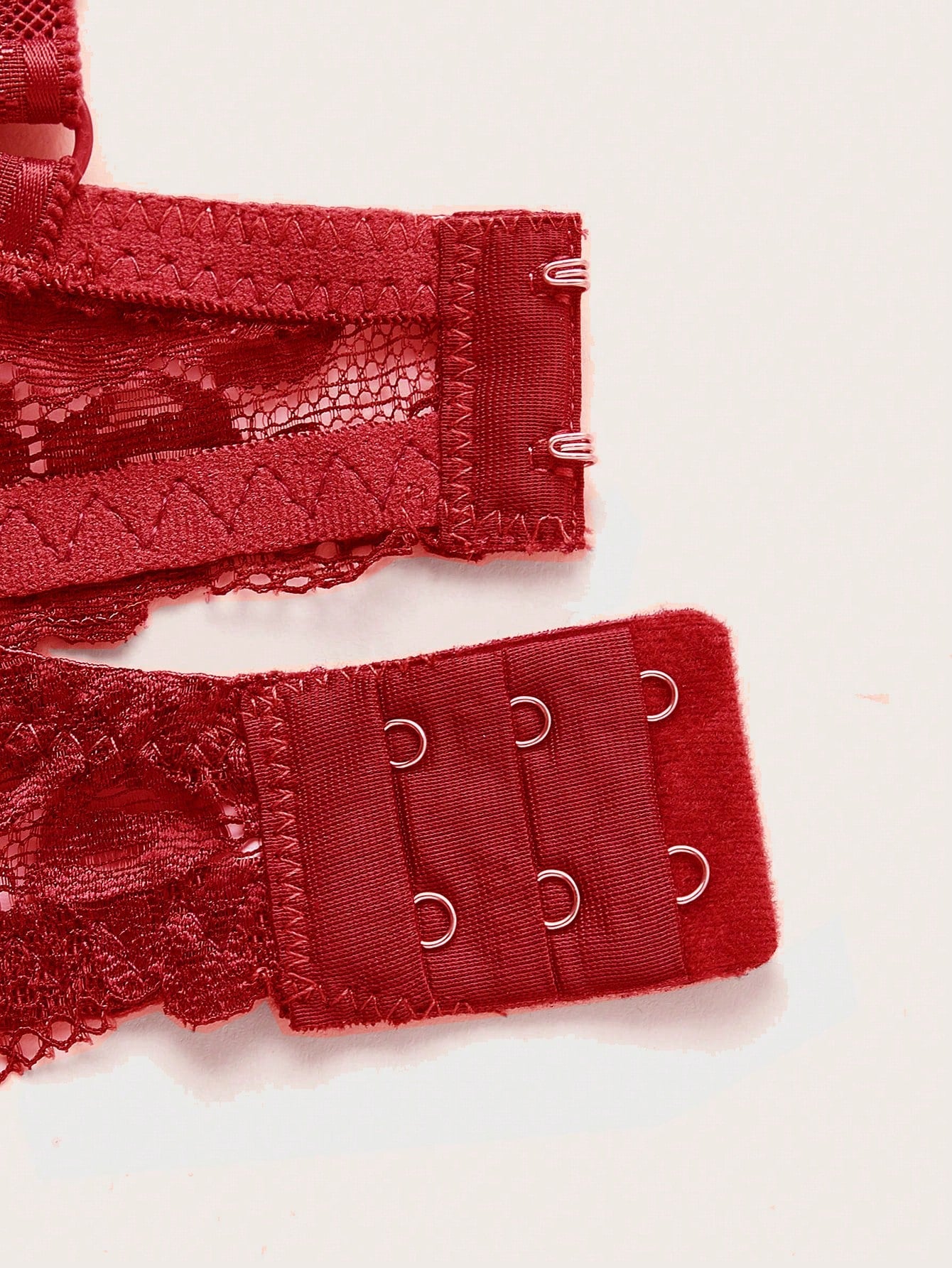 حمالة صدر دانتيل متباين اللون حلقة معدني مقاس كبير