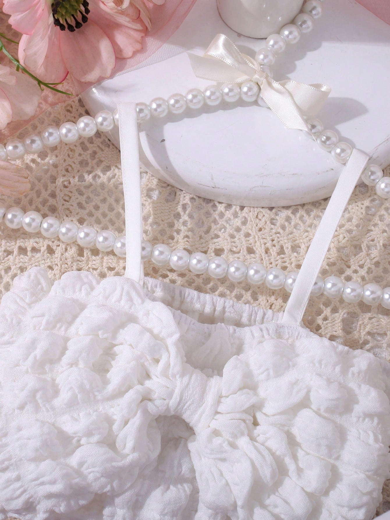 توب كامي بطبقات متجعدة وشورت بطبعة المربعات لفتاة رضيعة