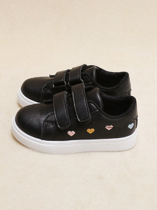 أحذية رياضية للأطفال