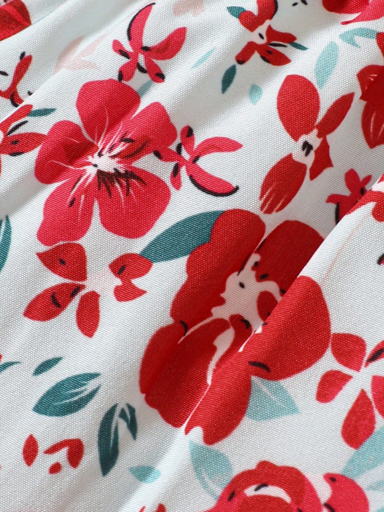 لباس علوي رقبة غير متناظرة للرضع الأنثى وشورتات زهرية مطبوعة مع حزام