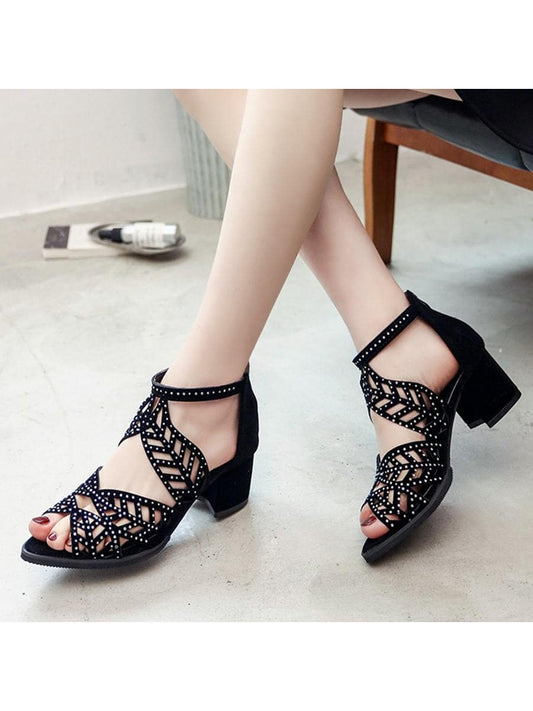 صندل نسائي بكعب مرصع بحجر الراين ، صنادل براقة بمقدمة مفتوحة وحزام كاحل بكعب مكتنزة