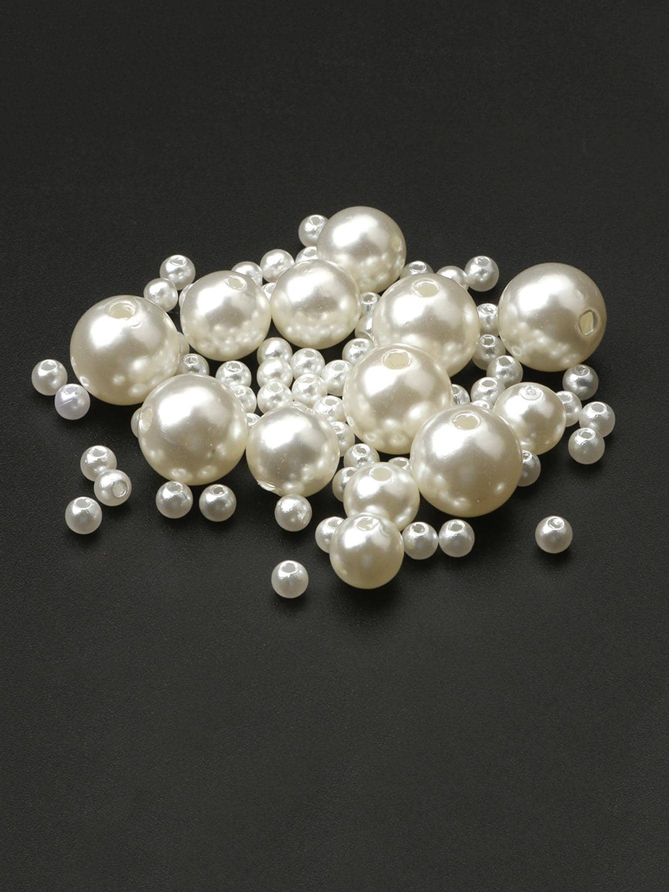 تحمل اللؤلؤ الابيض غير الحقيقي