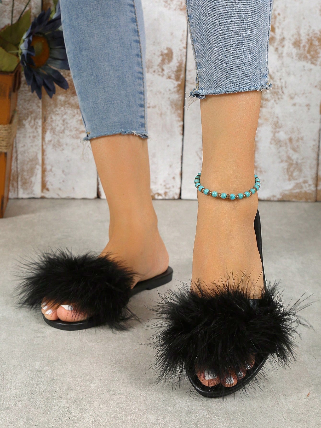 صنادل مسطح مزخرف زغبي موضة الصيف نساء