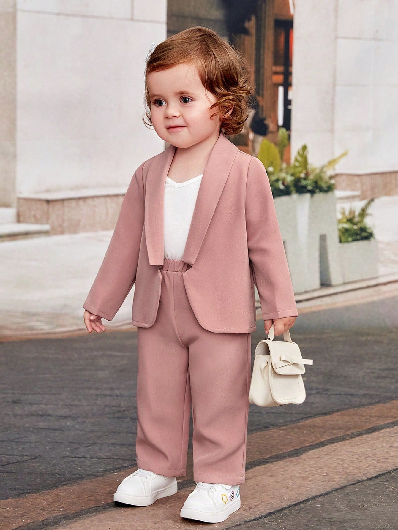 أطقم للأطفال البنات